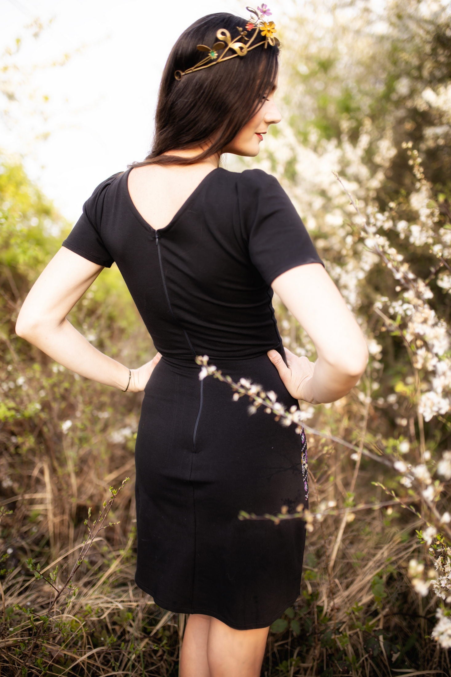 Čierne madeirové šaty Kvety Senohradu