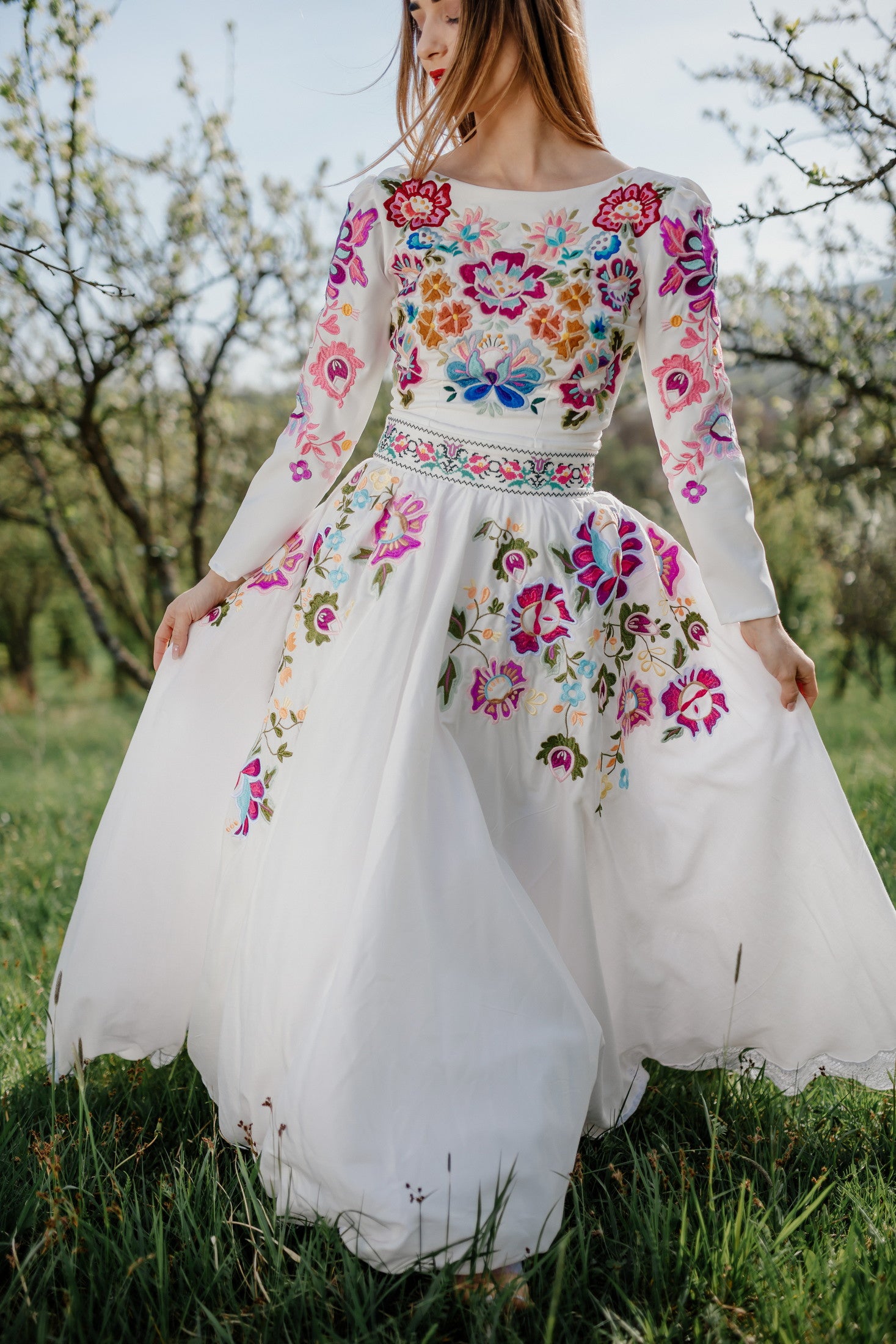 Vyšívaná sukňa Kvety Senohradu