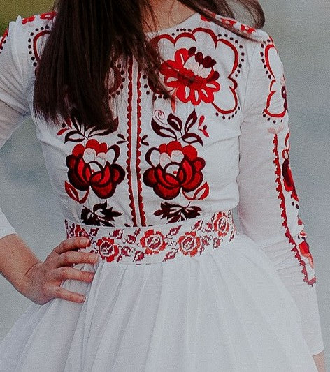 Biele šifónové šaty Zámutovské kvety