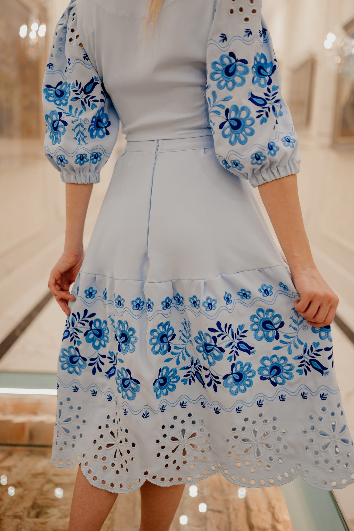 Modrá vyšívaná sukňa Tekov