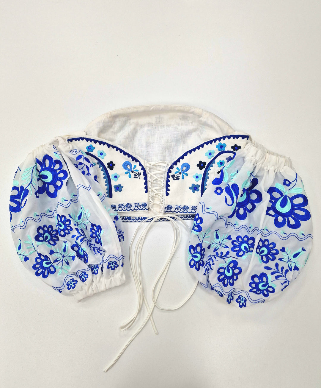 Vyšívaný crop top Tekov