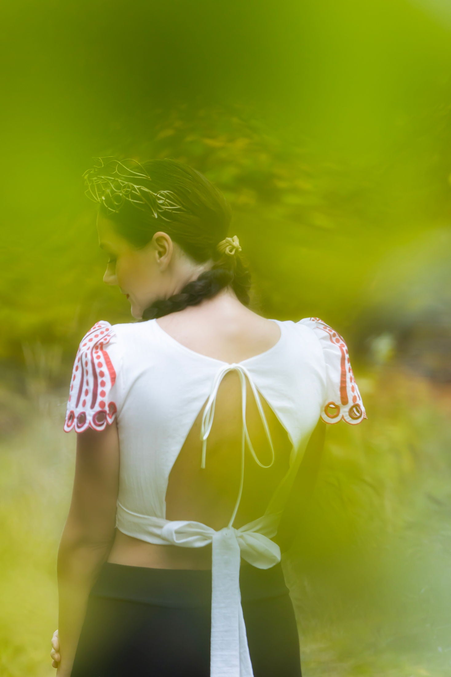 Biely crop top Pozdišovská karička