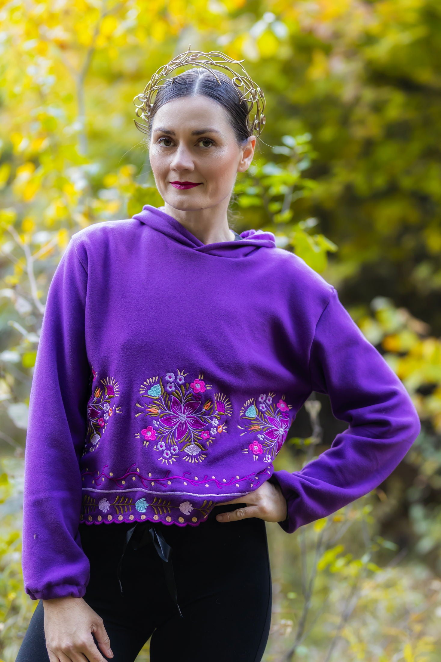 Fialová mikina Pozdišovská karička