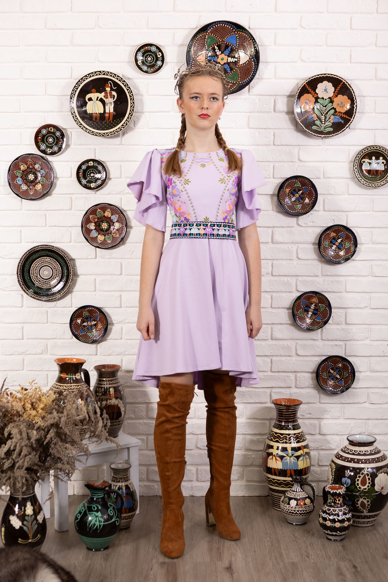 Fialové vyšívané šaty Pozdišovská karička