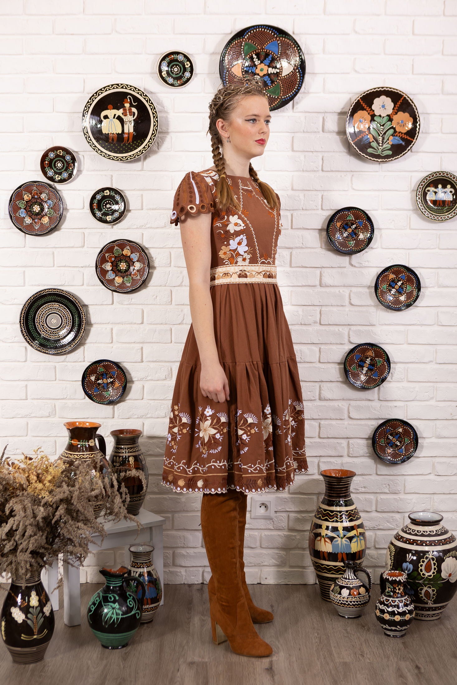 Hnedé šaty Pozdišovská karička