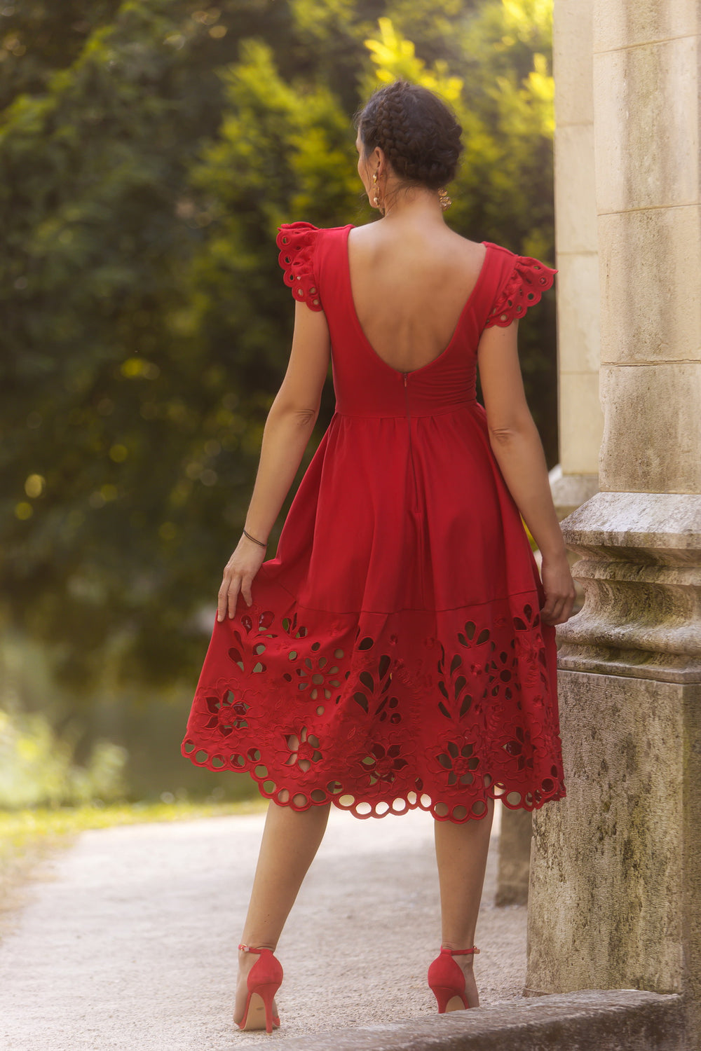 Červené šaty Sága krásy