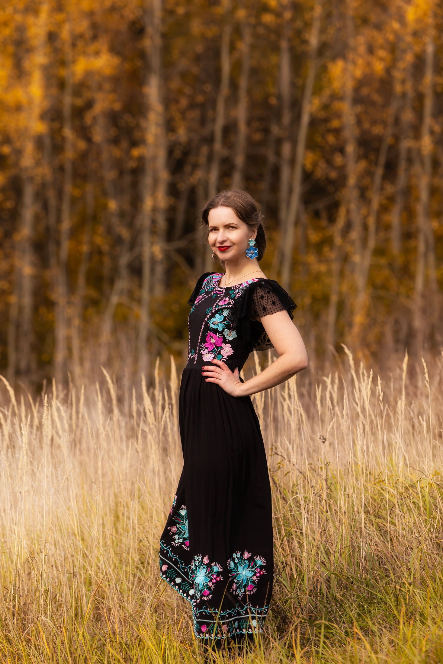 Čierne vyšívané šaty Pozdišovská karička