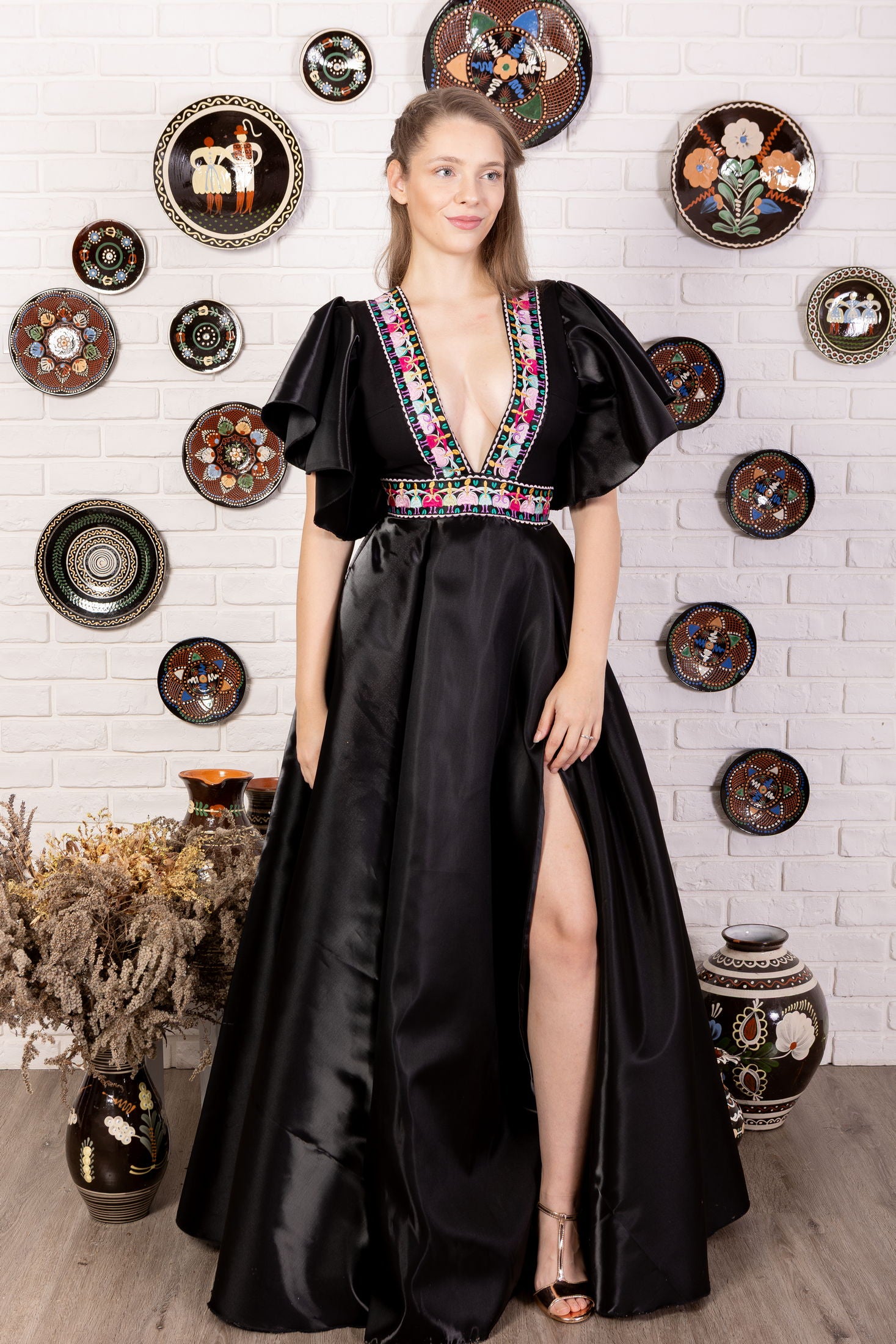 Čierne saténové šaty Pozdišovská karička