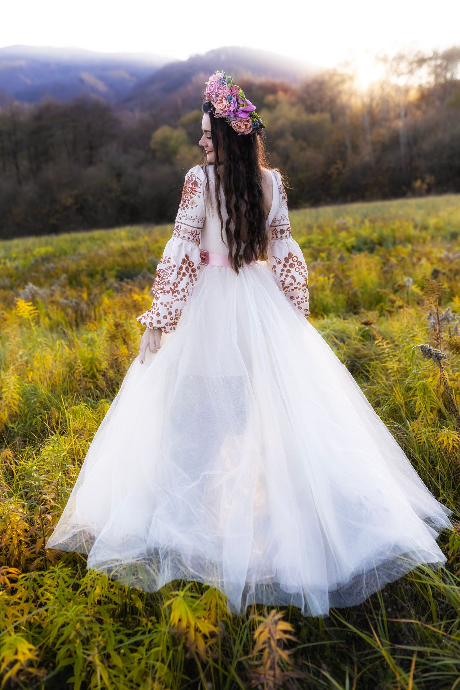 Šaty s vlečkou Pozdišovská karička