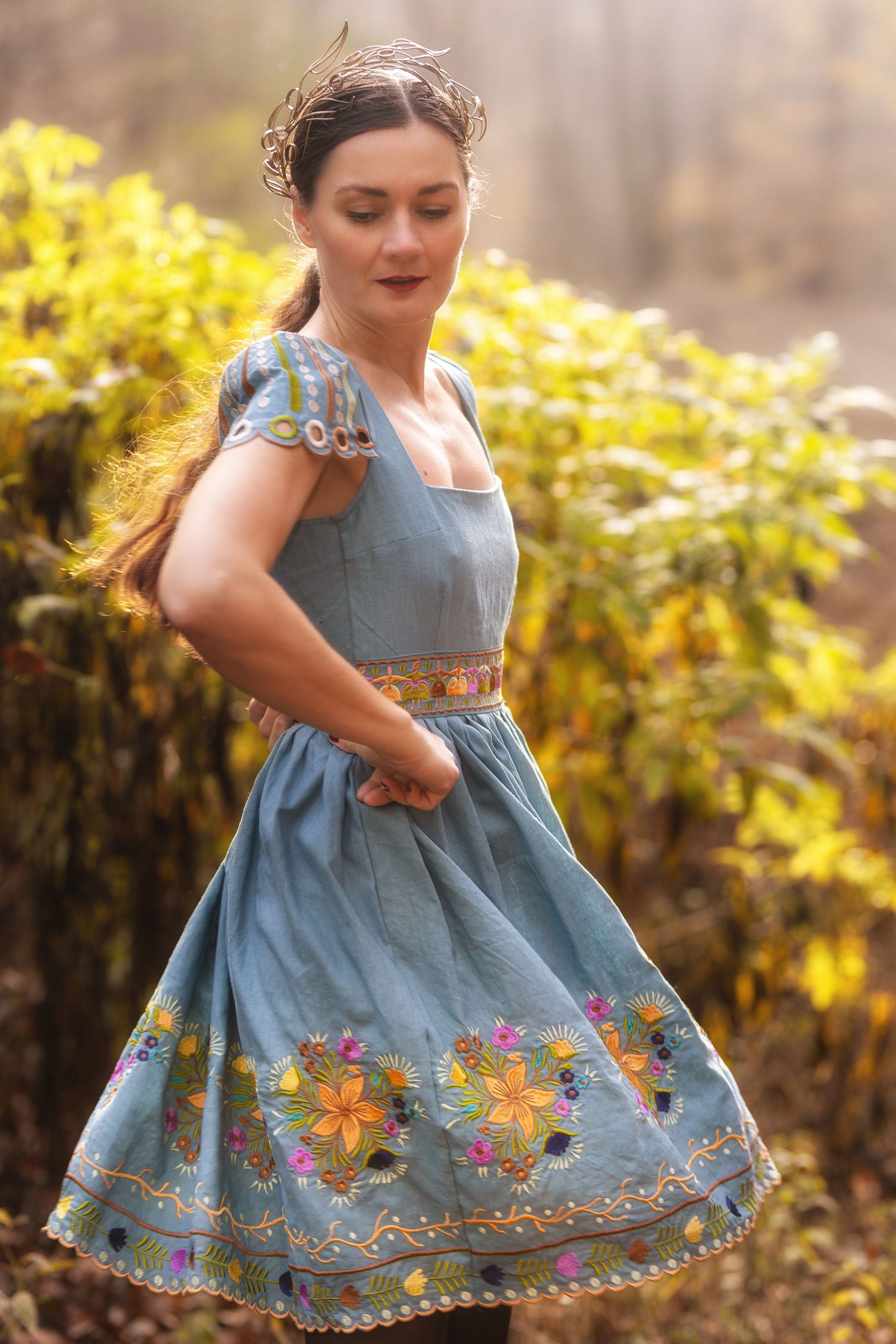 Modré ľanové šaty Pozdišovská karička