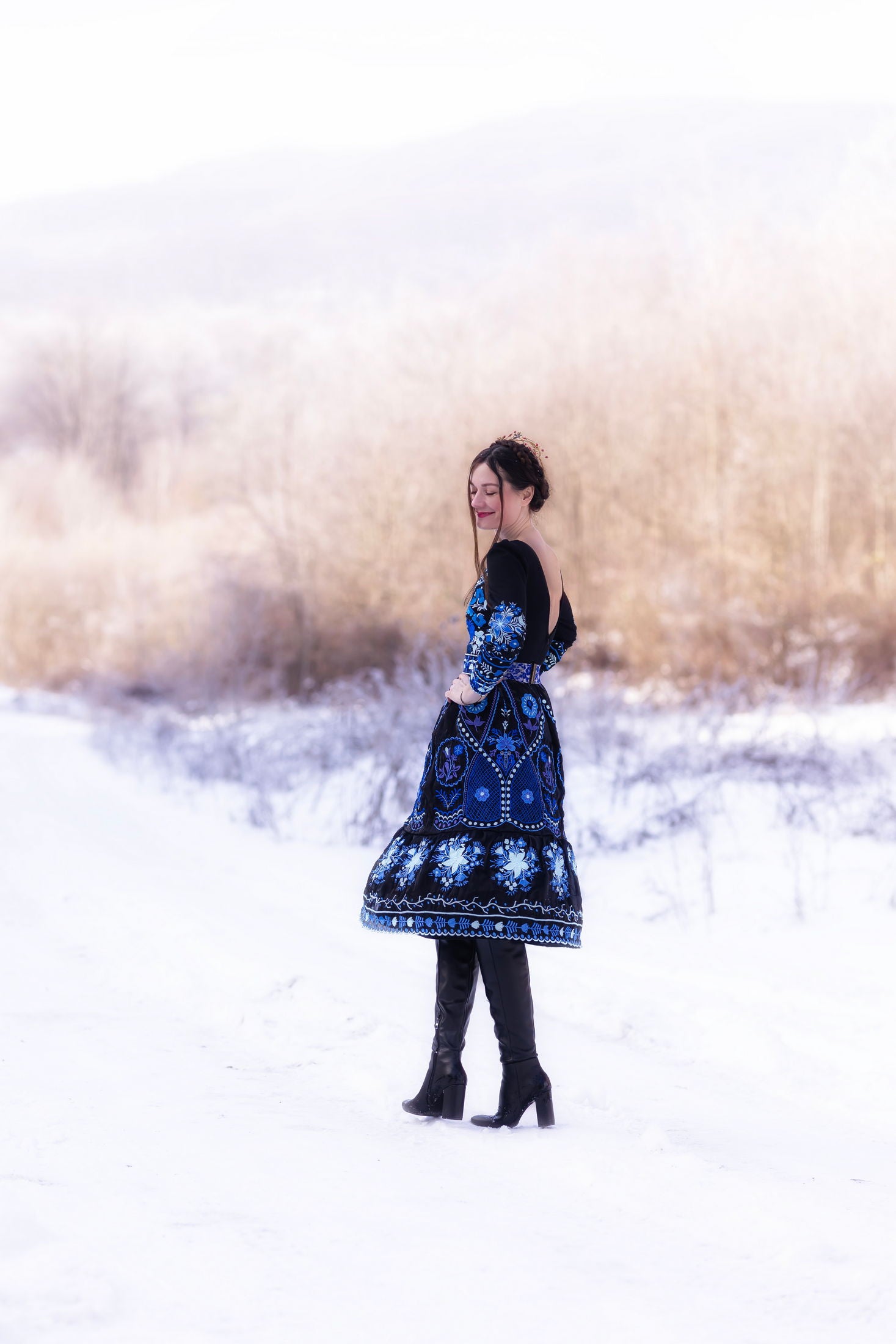 Čierne vyšívané šaty Pozdišovská karička