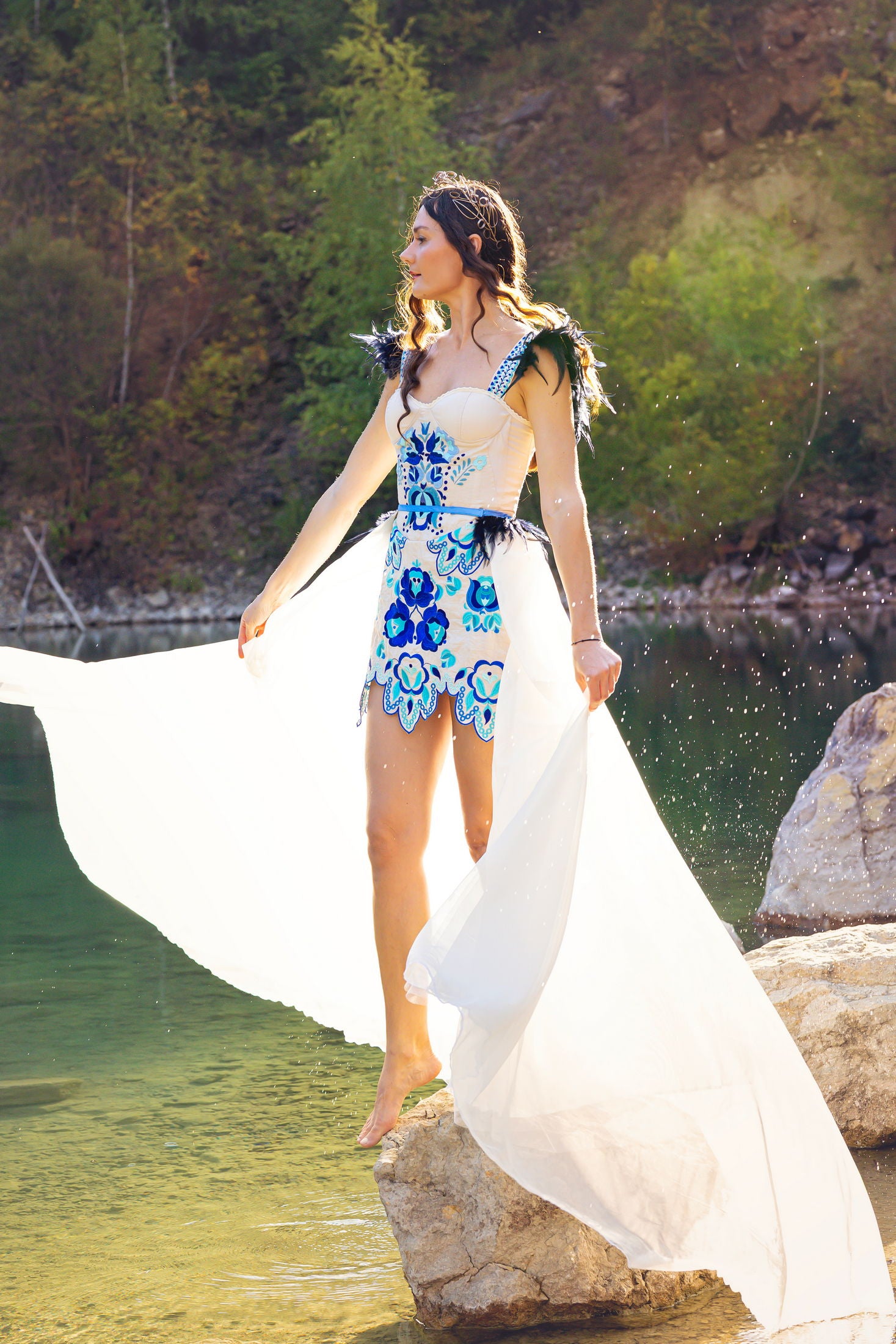 Béžové vyšívané šaty Solčanská