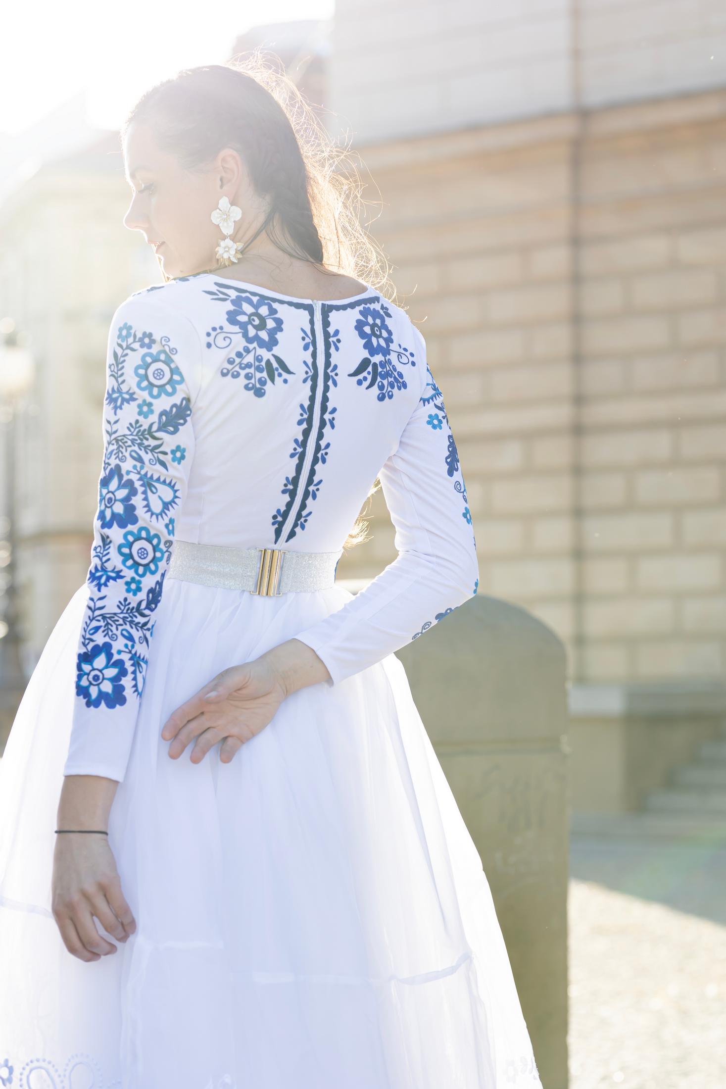 Biele madeirové šaty Sága krásy