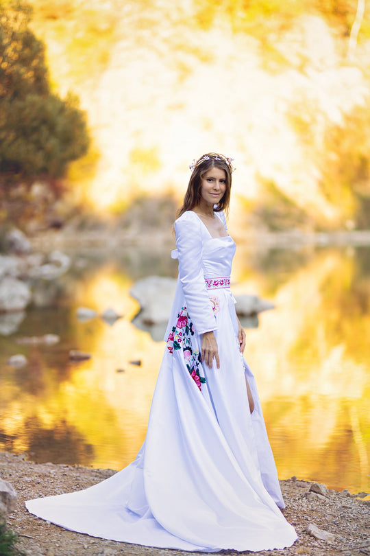 Saténová vlečka Kvety Senohradu