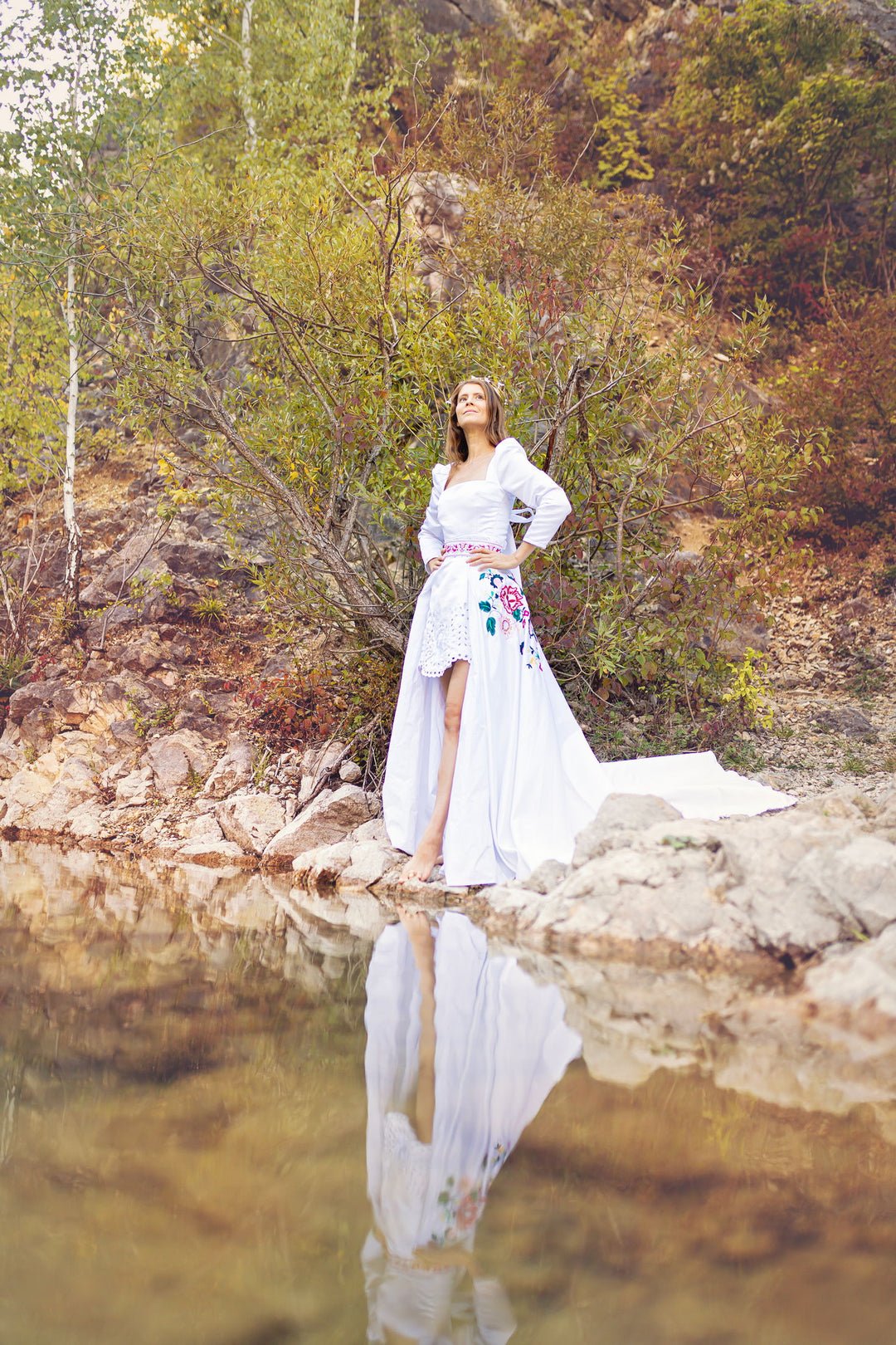 Saténová vlečka Kvety Senohradu