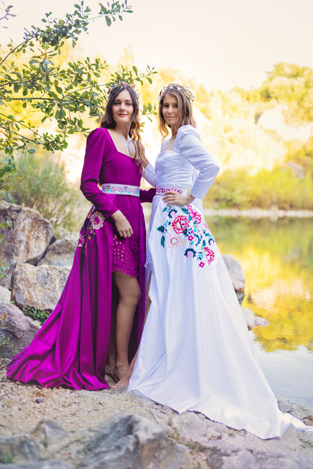 Saténová vlečka Kvety Senohradu