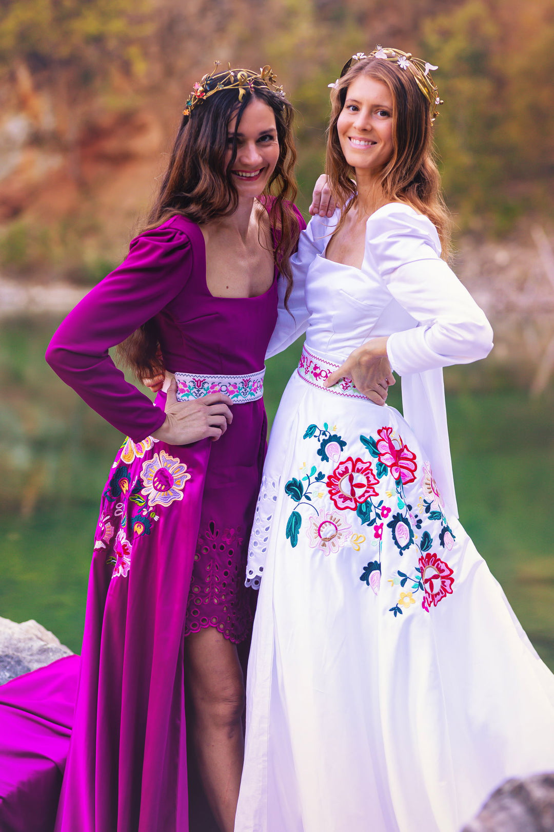 Saténová vlečka Kvety Senohradu