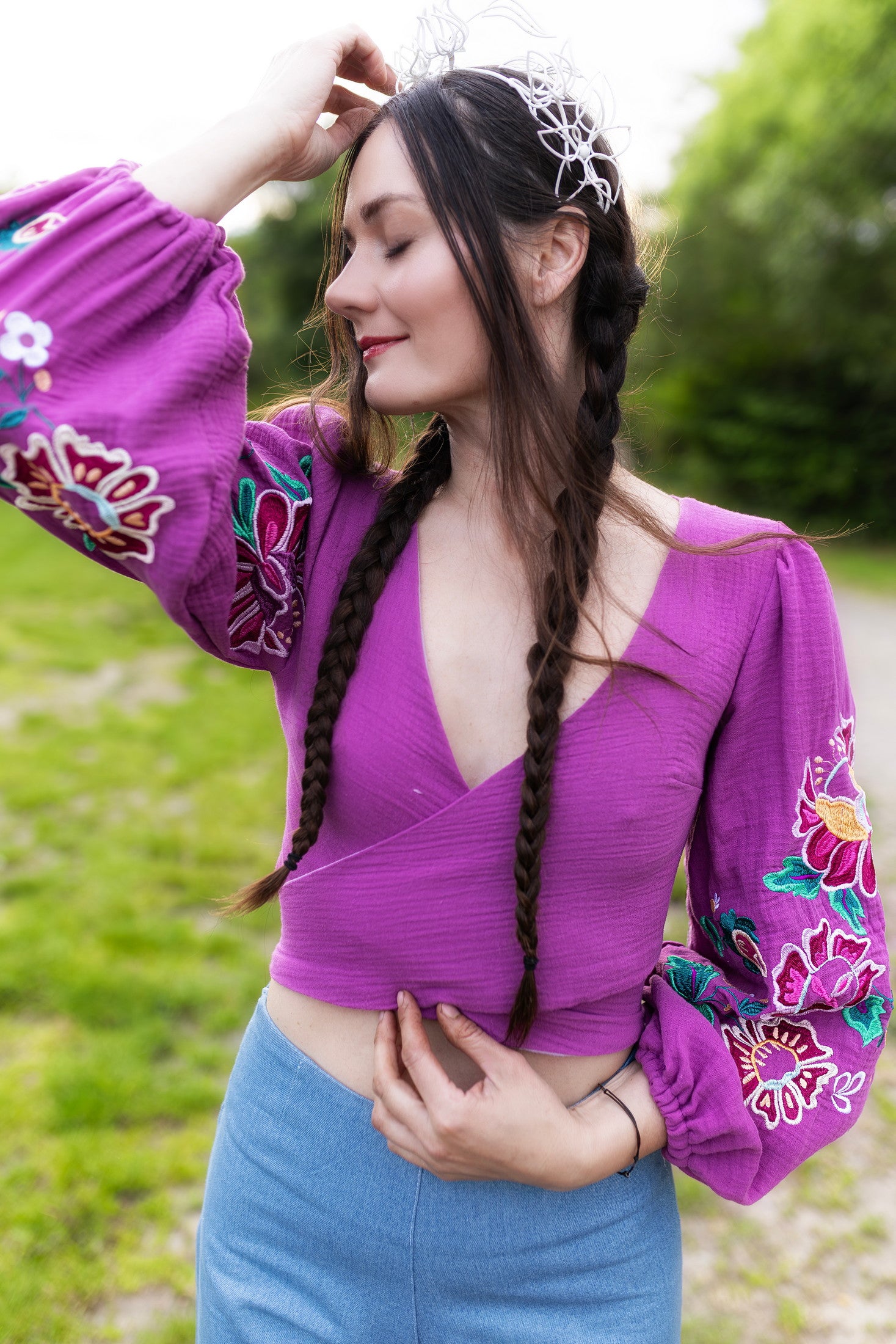 Vyšívaný crop top Kvety Senohradu
