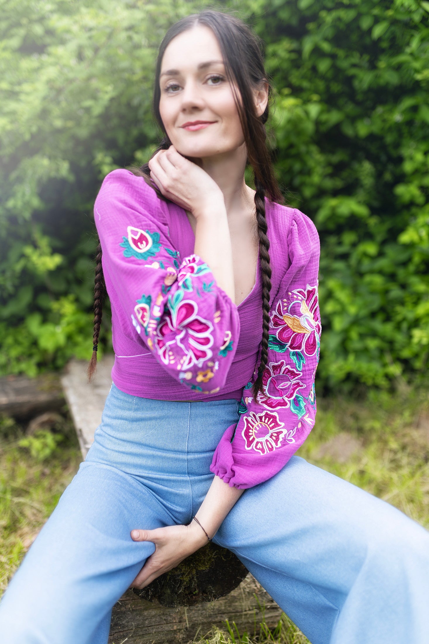 Vyšívaný crop top Kvety Senohradu