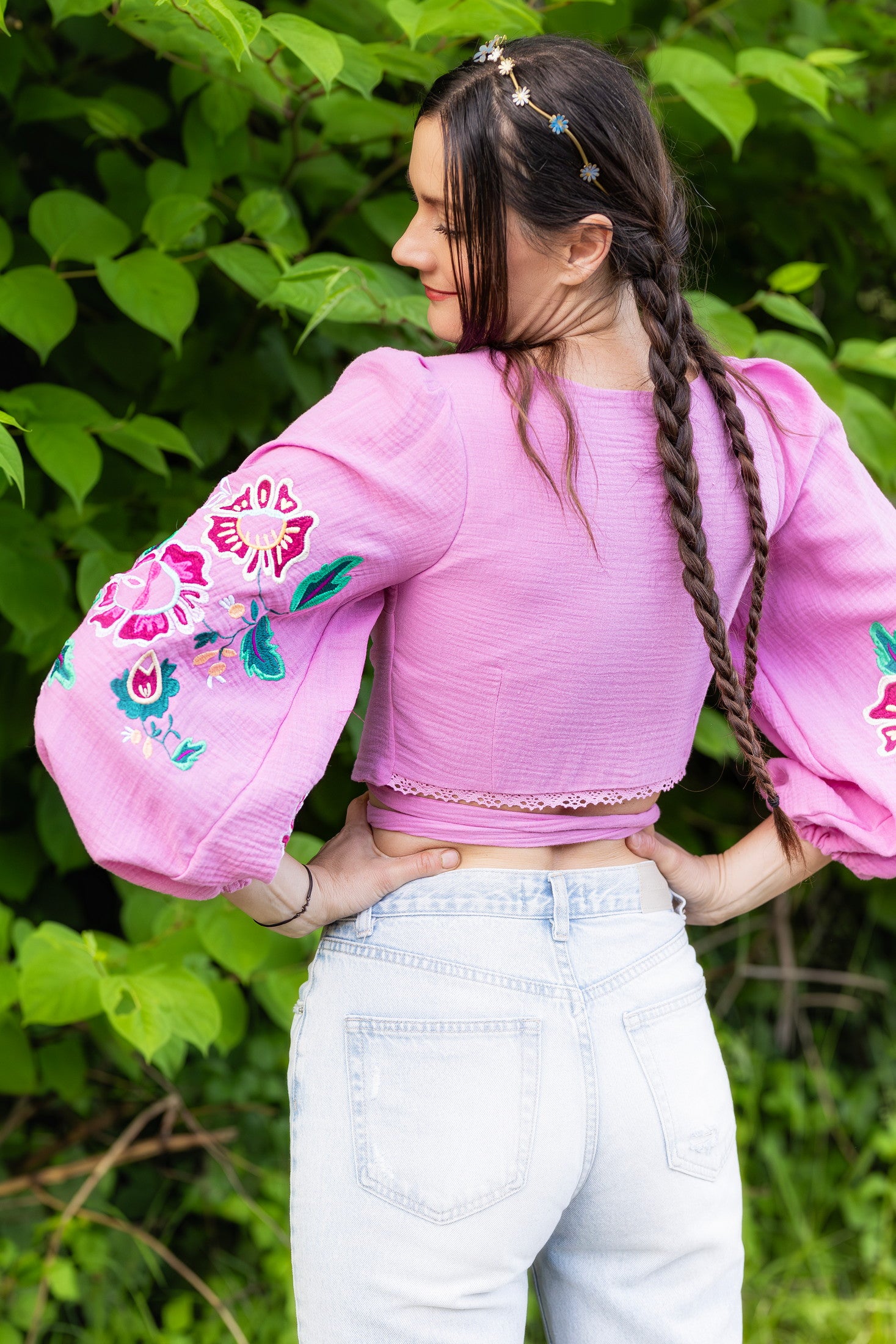 Vyšívaný crop top Kvety Senohradu