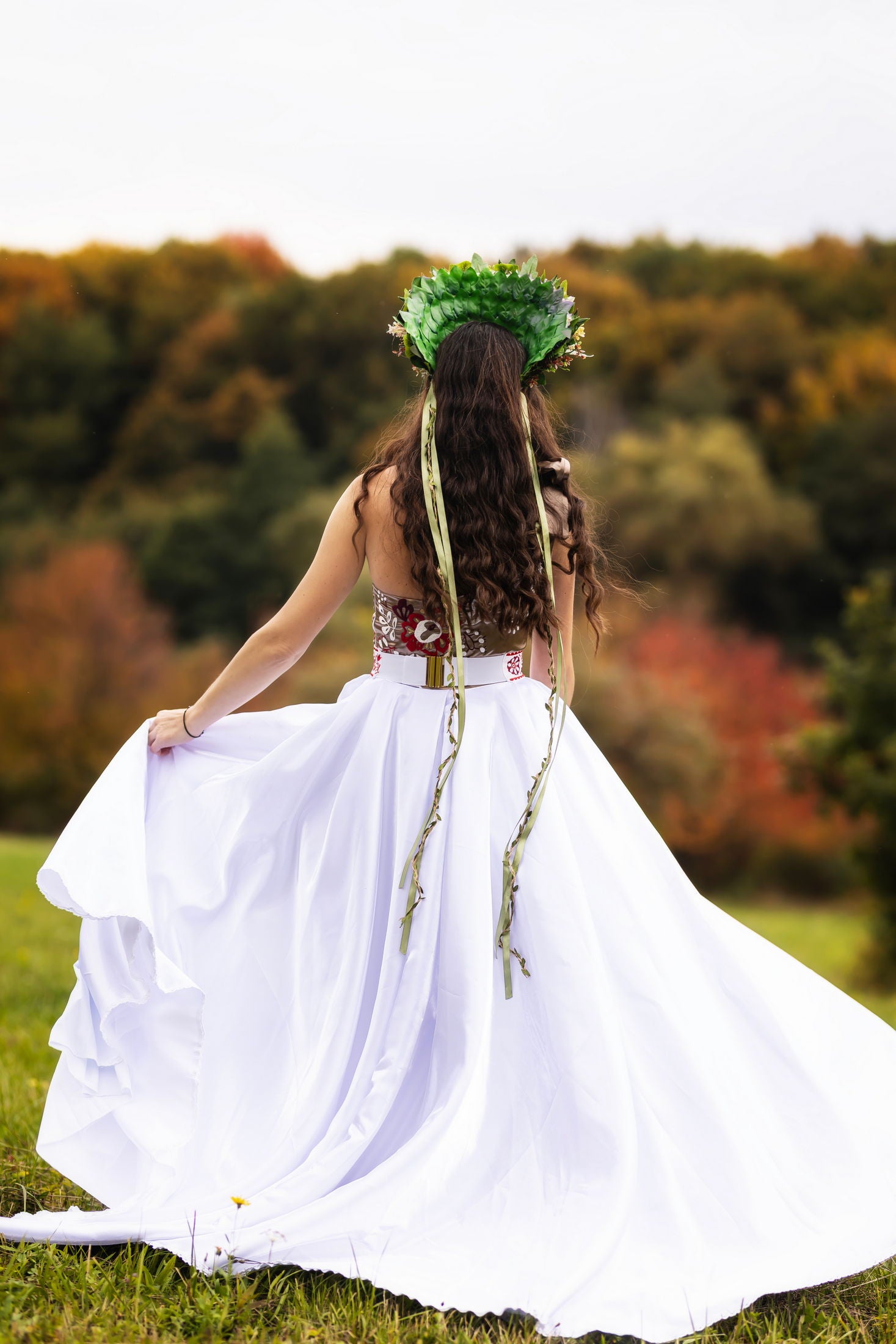 Ručne vyšívané šaty na jedno rameno Poľana