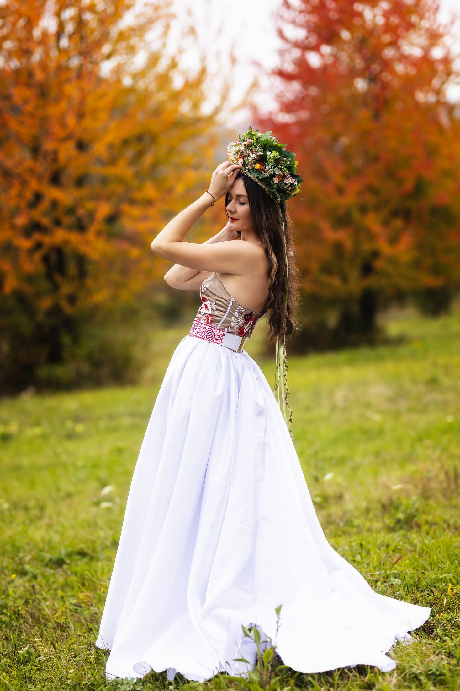 Ručne vyšívané šaty na jedno rameno Poľana