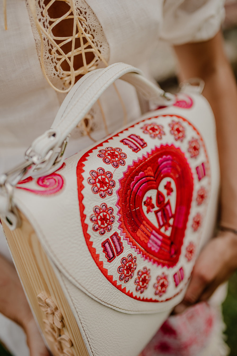 Ivory kabelka Srdce z čepca