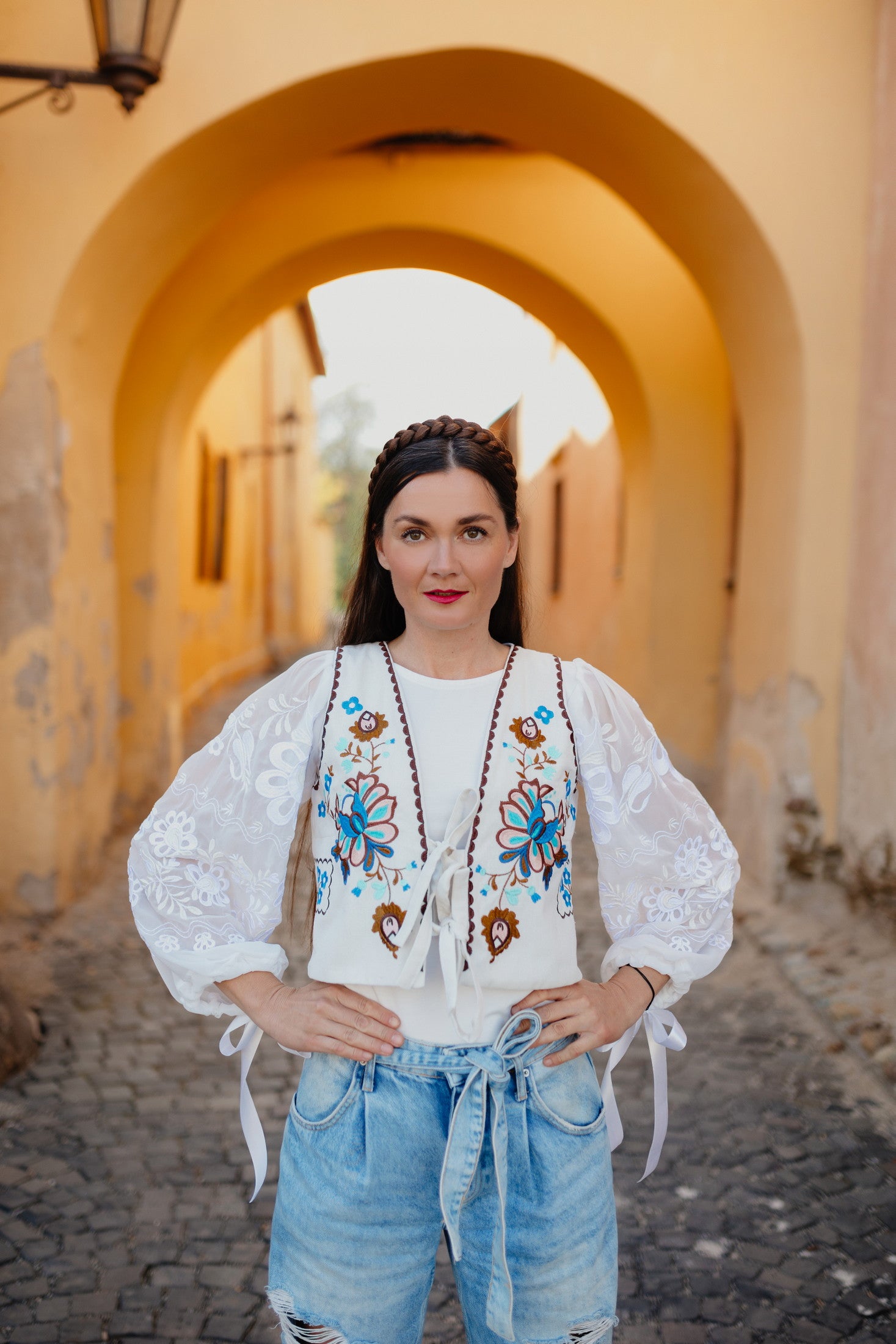 Ľanová vyšívaná vesta Kvety Senohradu