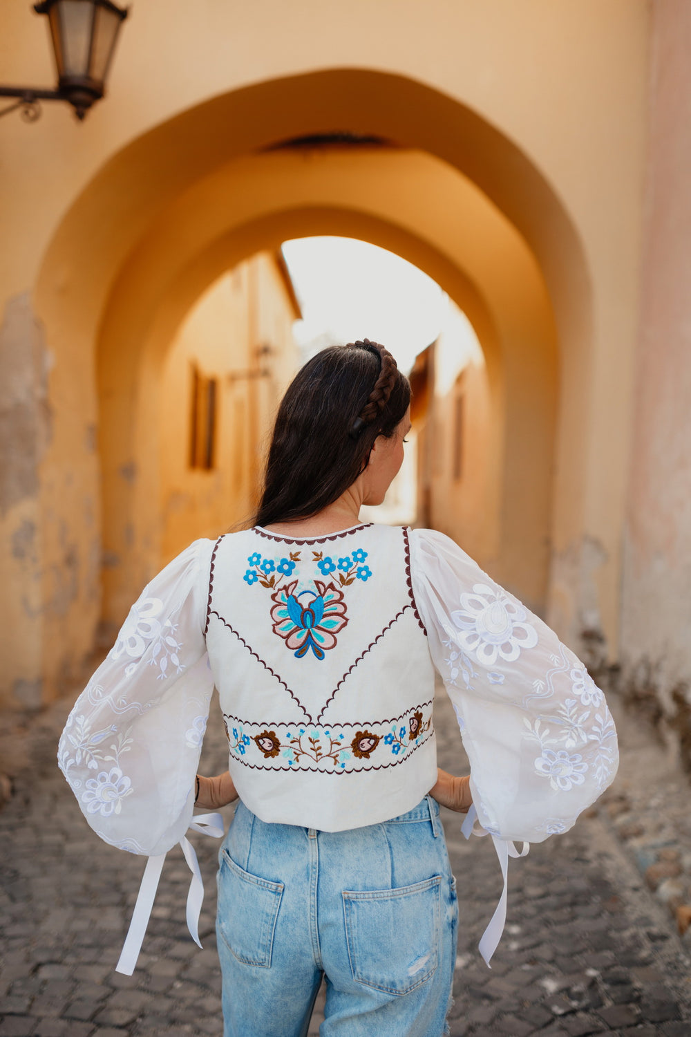 Ľanová vyšívaná vesta Kvety Senohradu