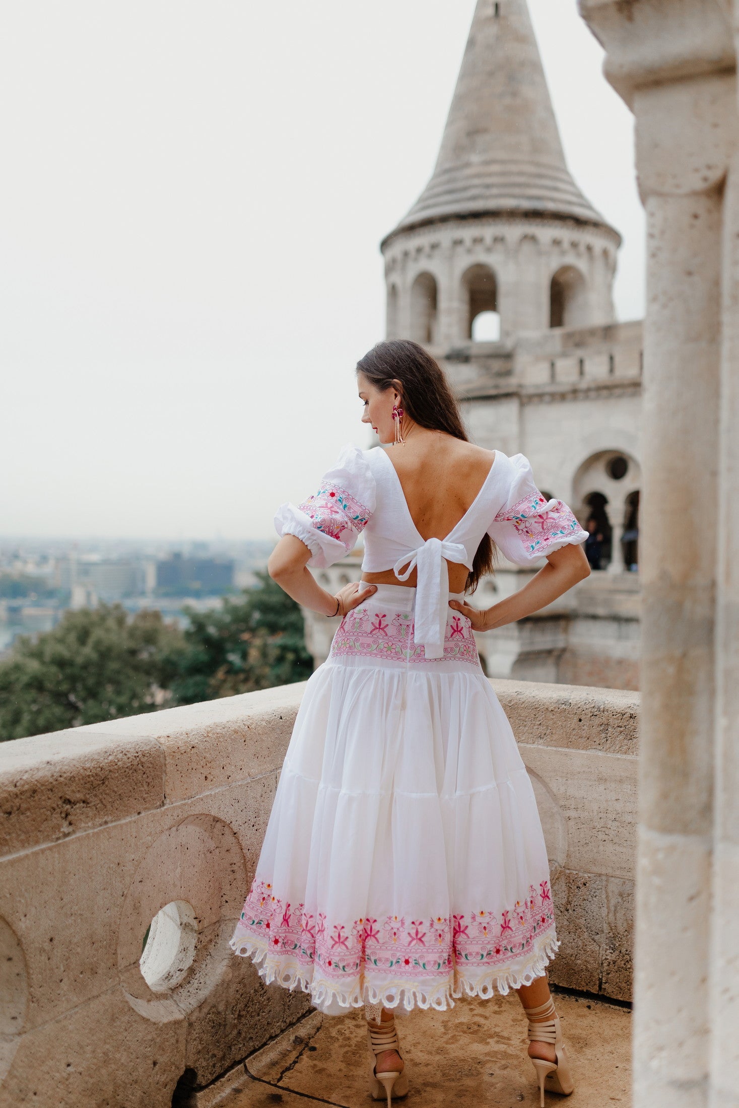 Crop top so sukňou Vajnory