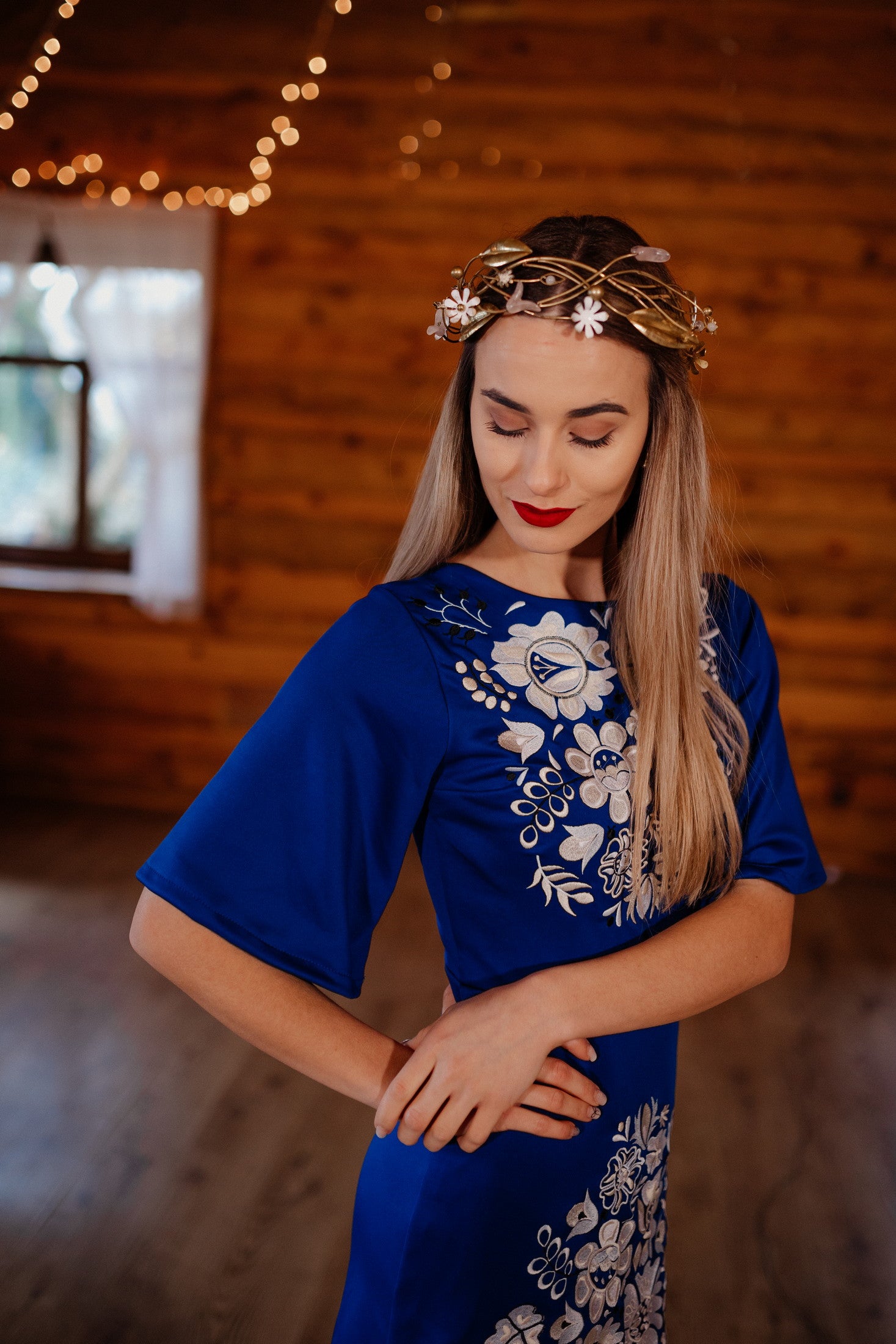 Modré vyšívané šaty Poľana