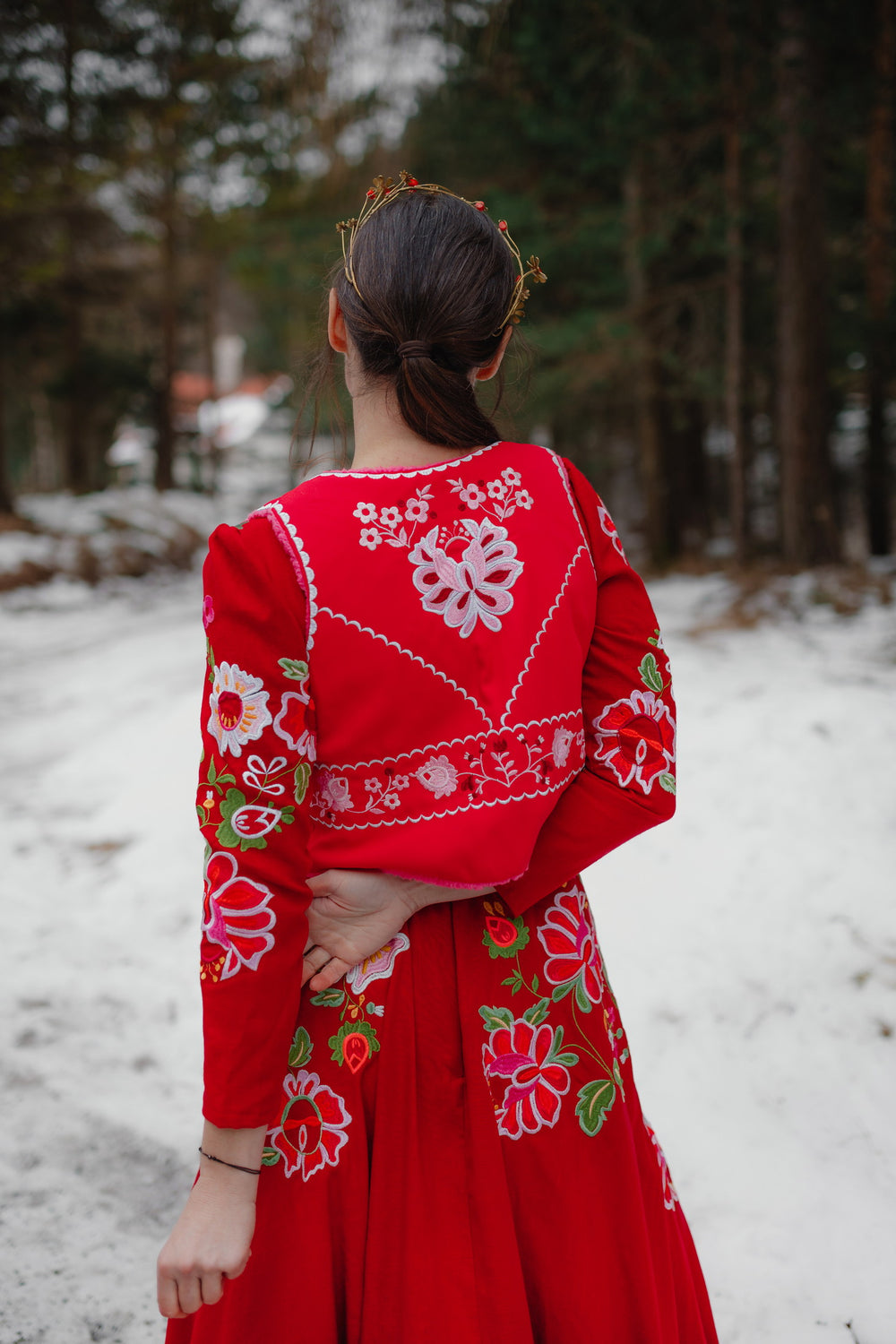 Ružová vyšívaná vesta Kvety Senohradu