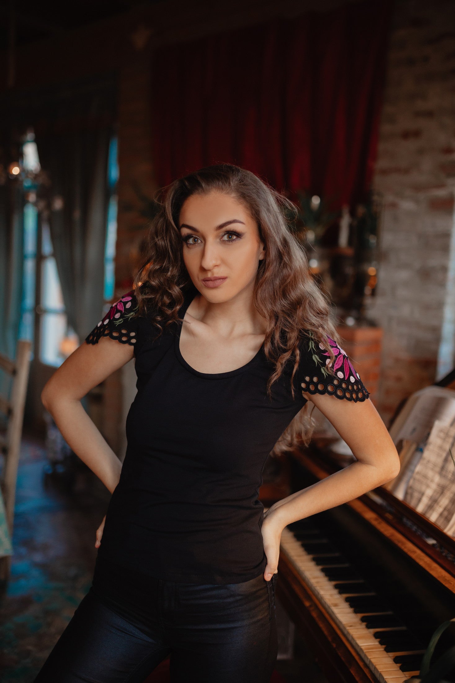 Vyšívané tričko Ábelová
