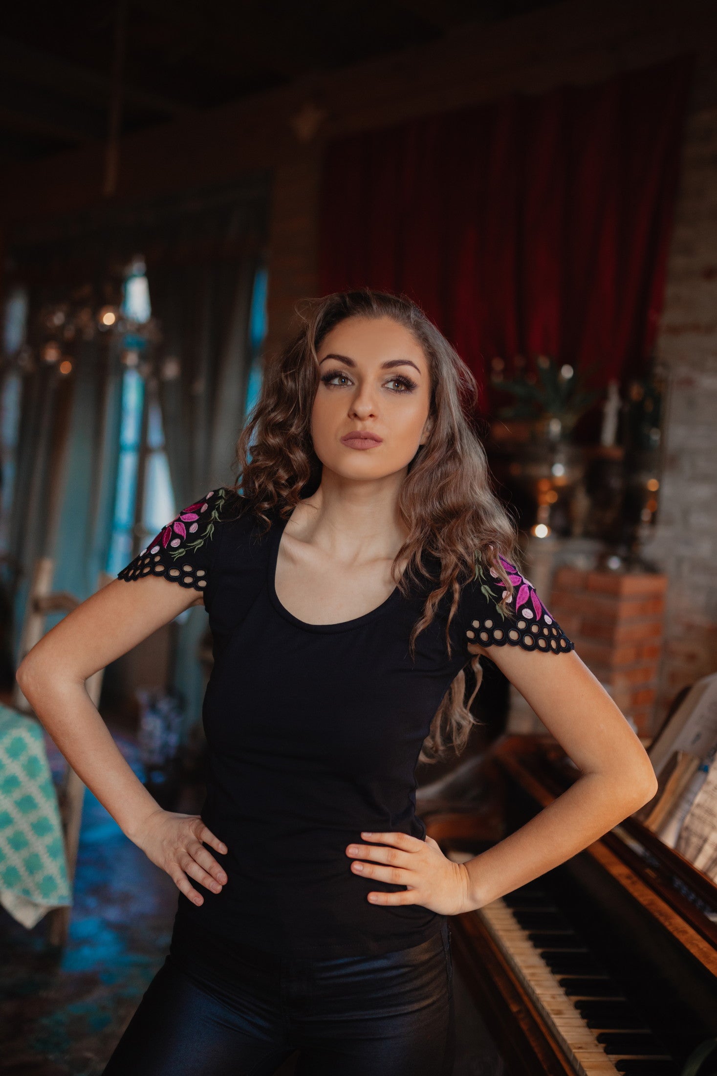 Vyšívané tričko Ábelová