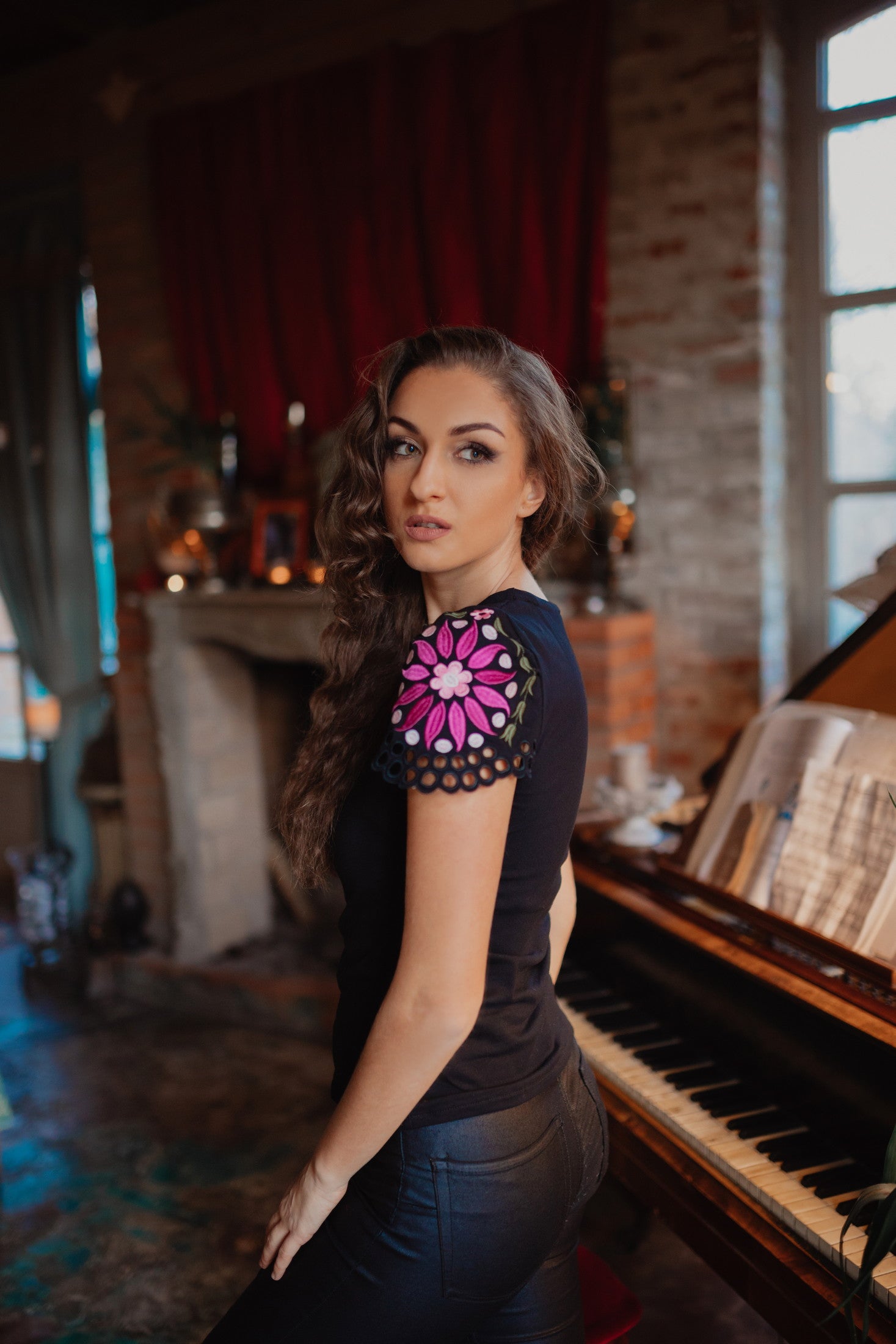 Vyšívané tričko Ábelová