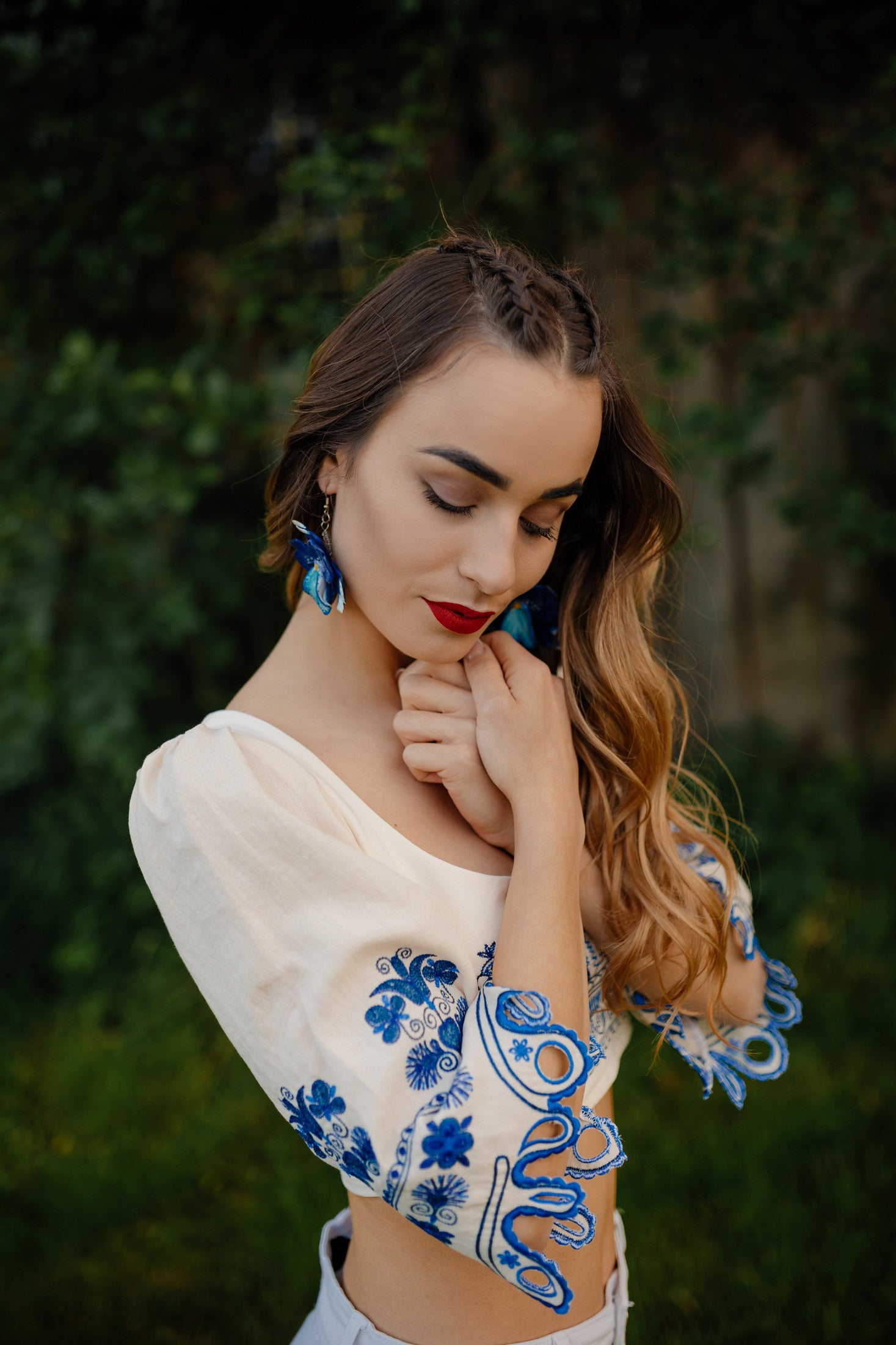 Vyšívaný crop top Vajnory