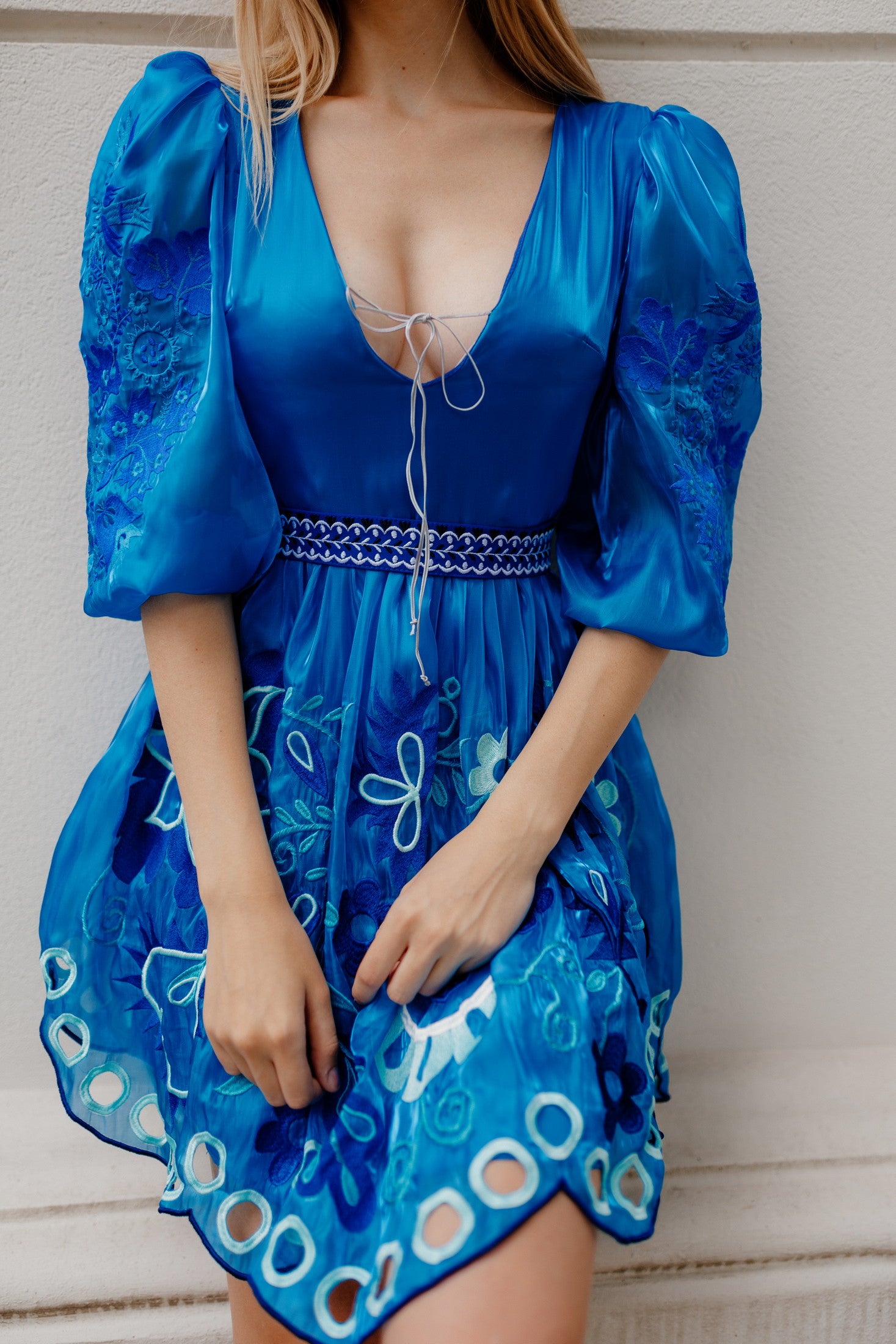 Krátke modré šaty Sága krásy