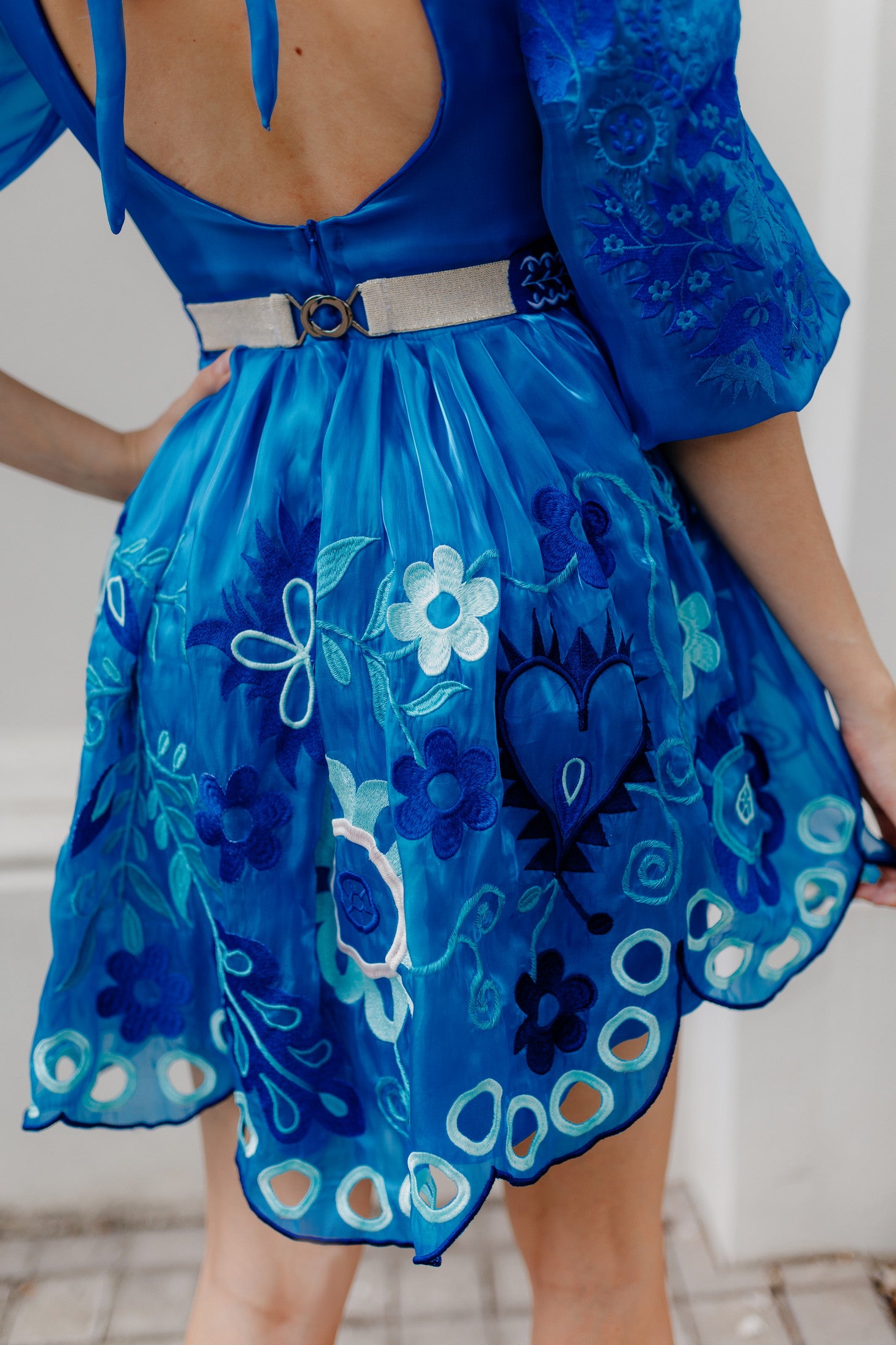 Krátke modré šaty Sága krásy