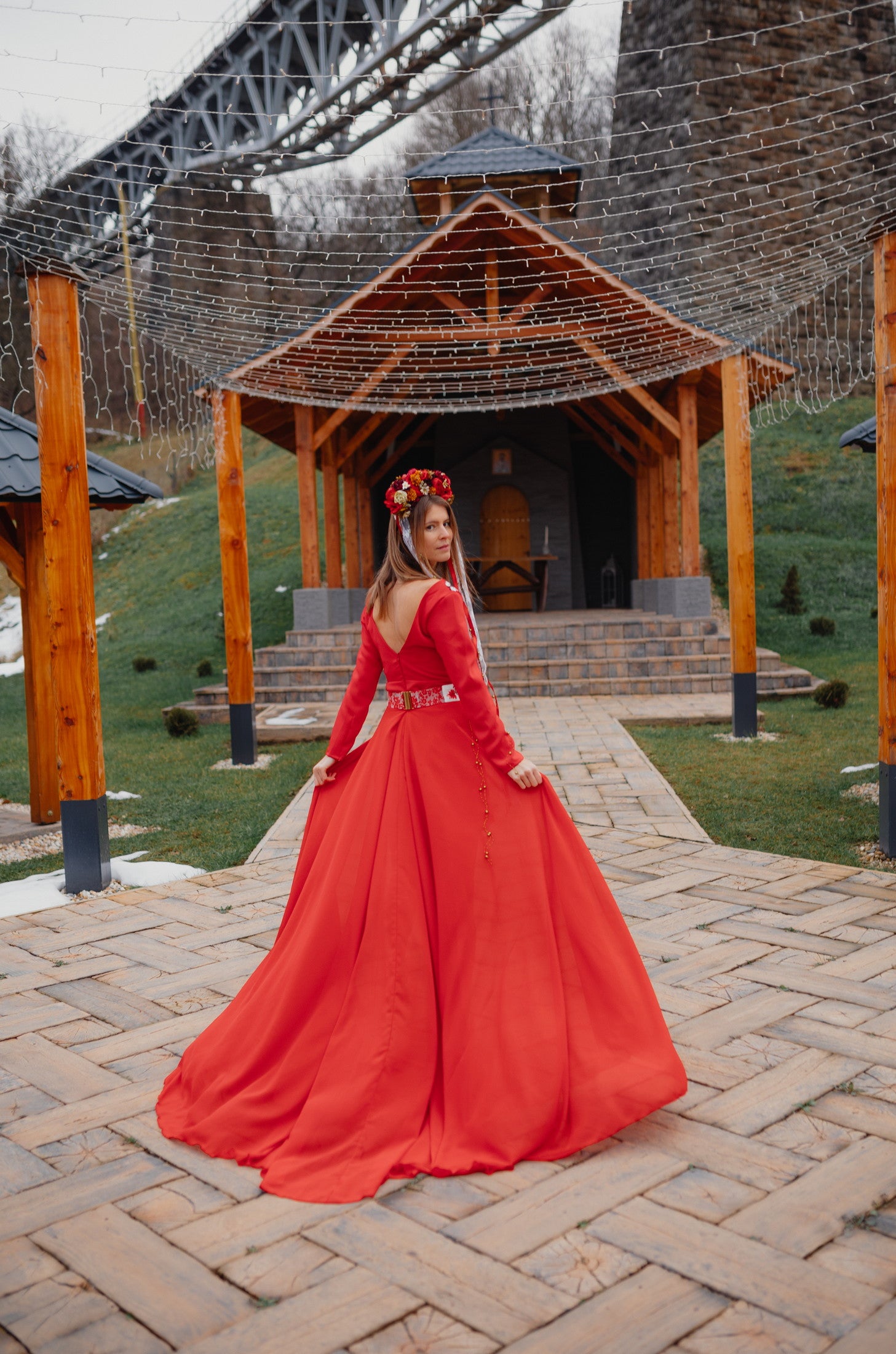 Červené vyšívané šaty Liptovská deva