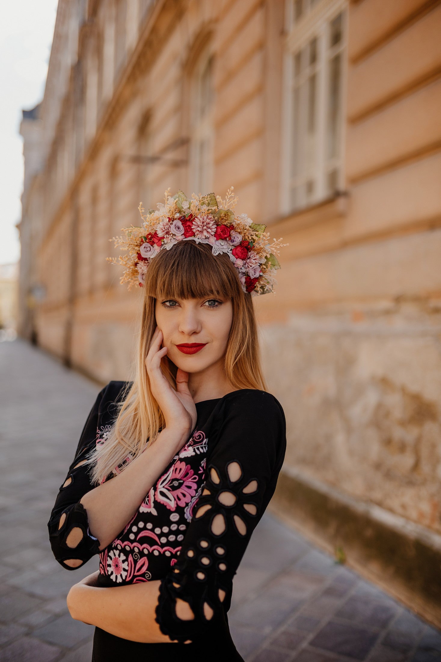 Čierny crop top Očovianka