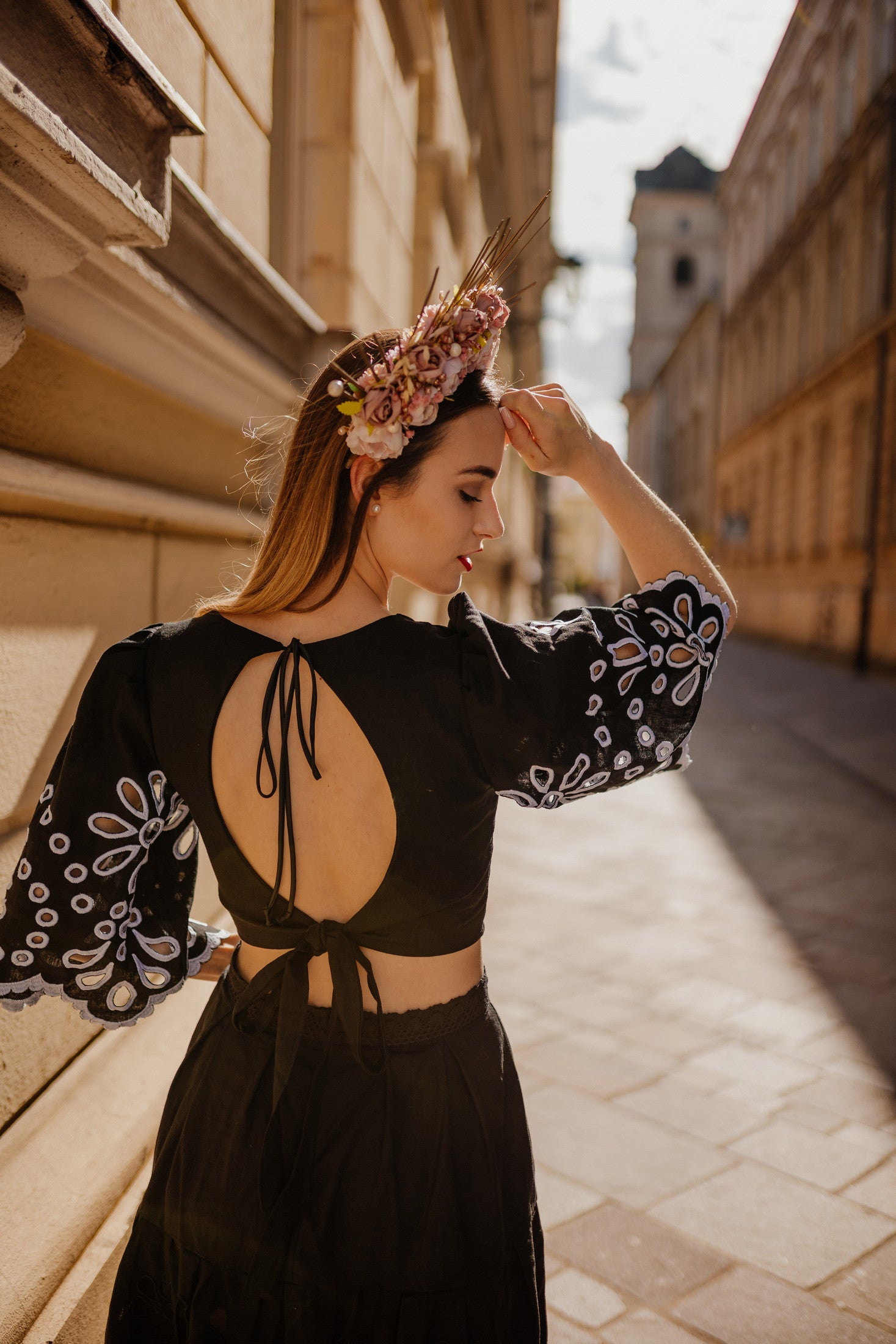 Čierny crop top Očovianka