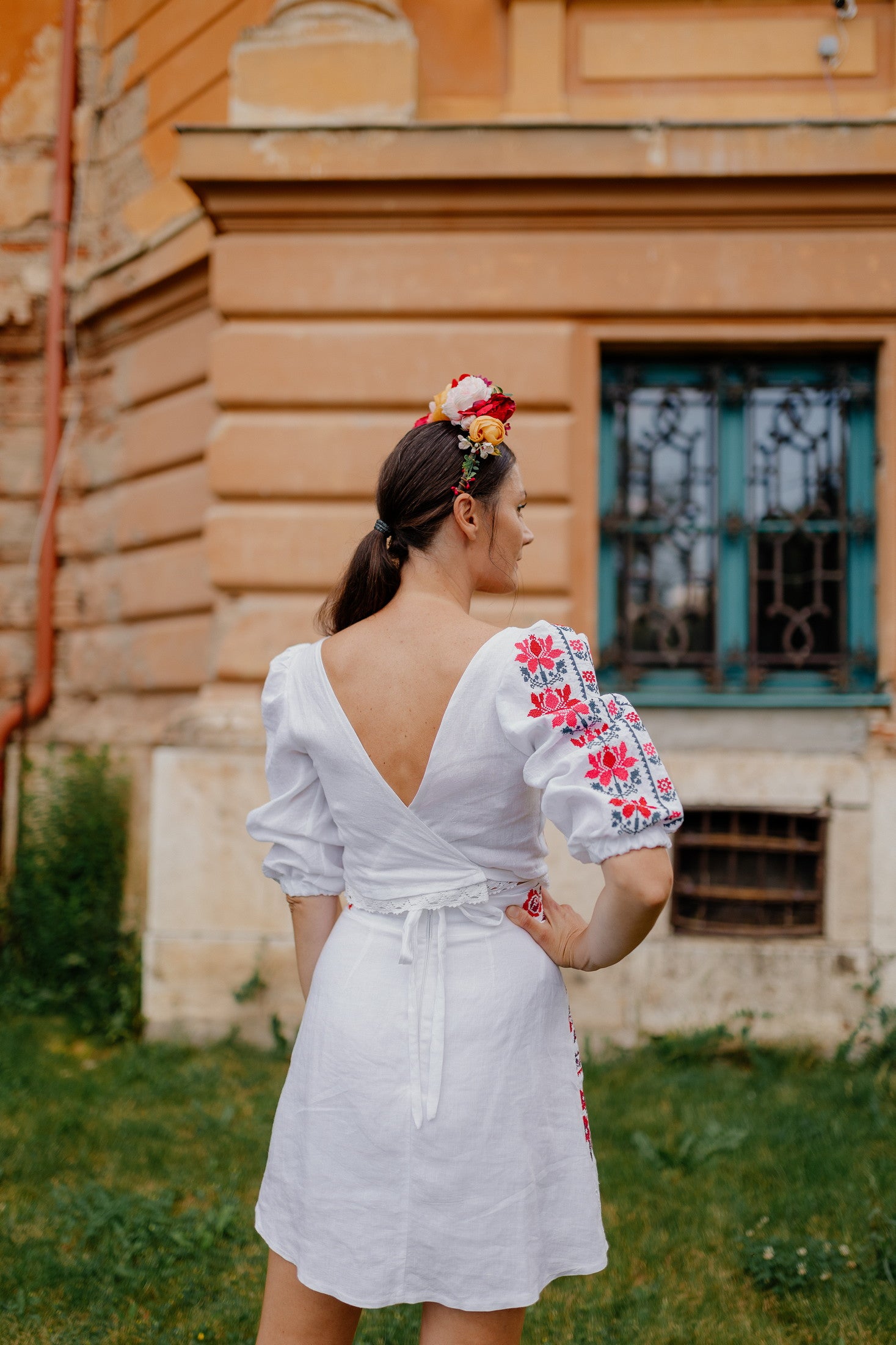 Ľanový zavinovací crop top Zámutovské kvety