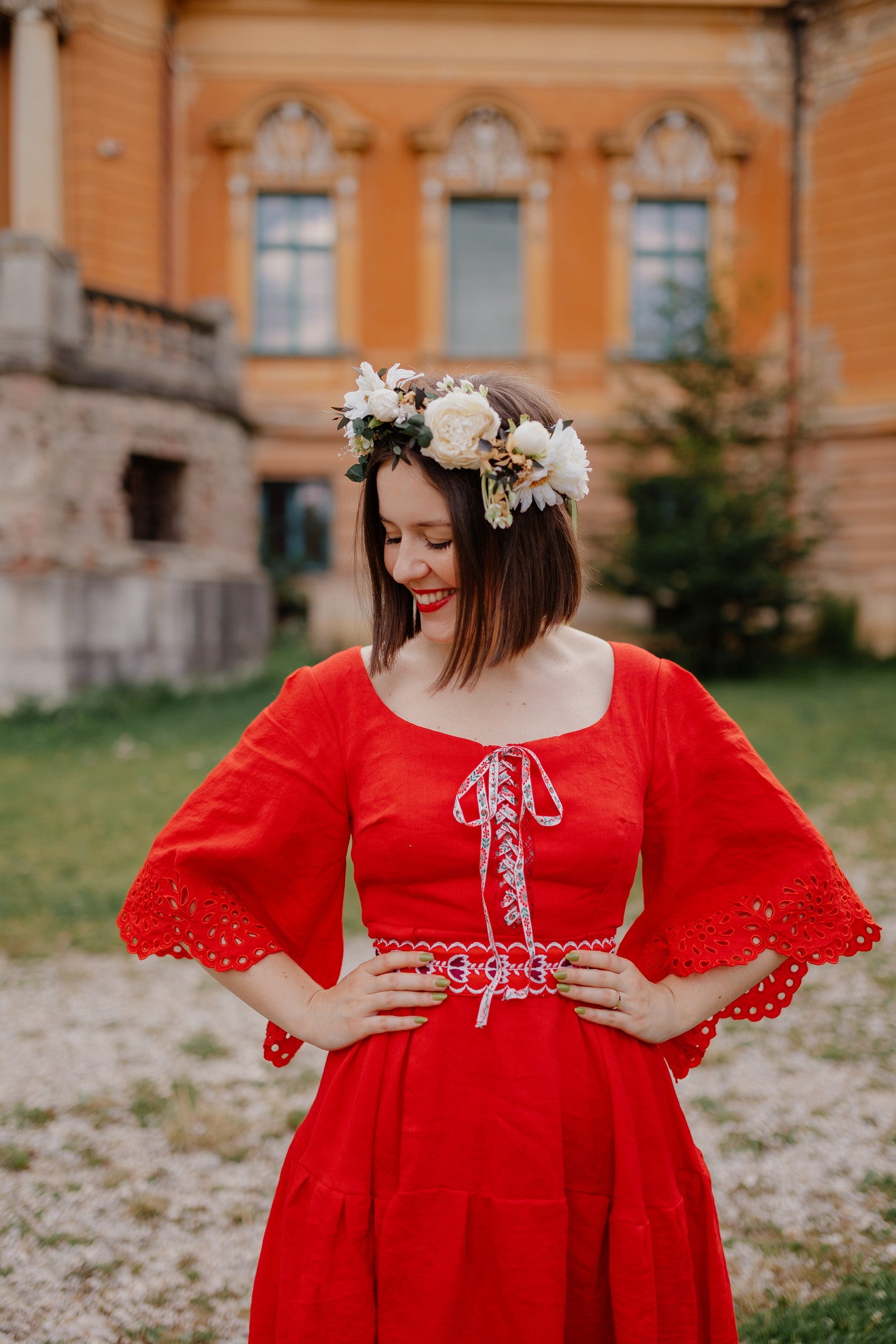 Červené madeirové šaty Zámutovské kvety