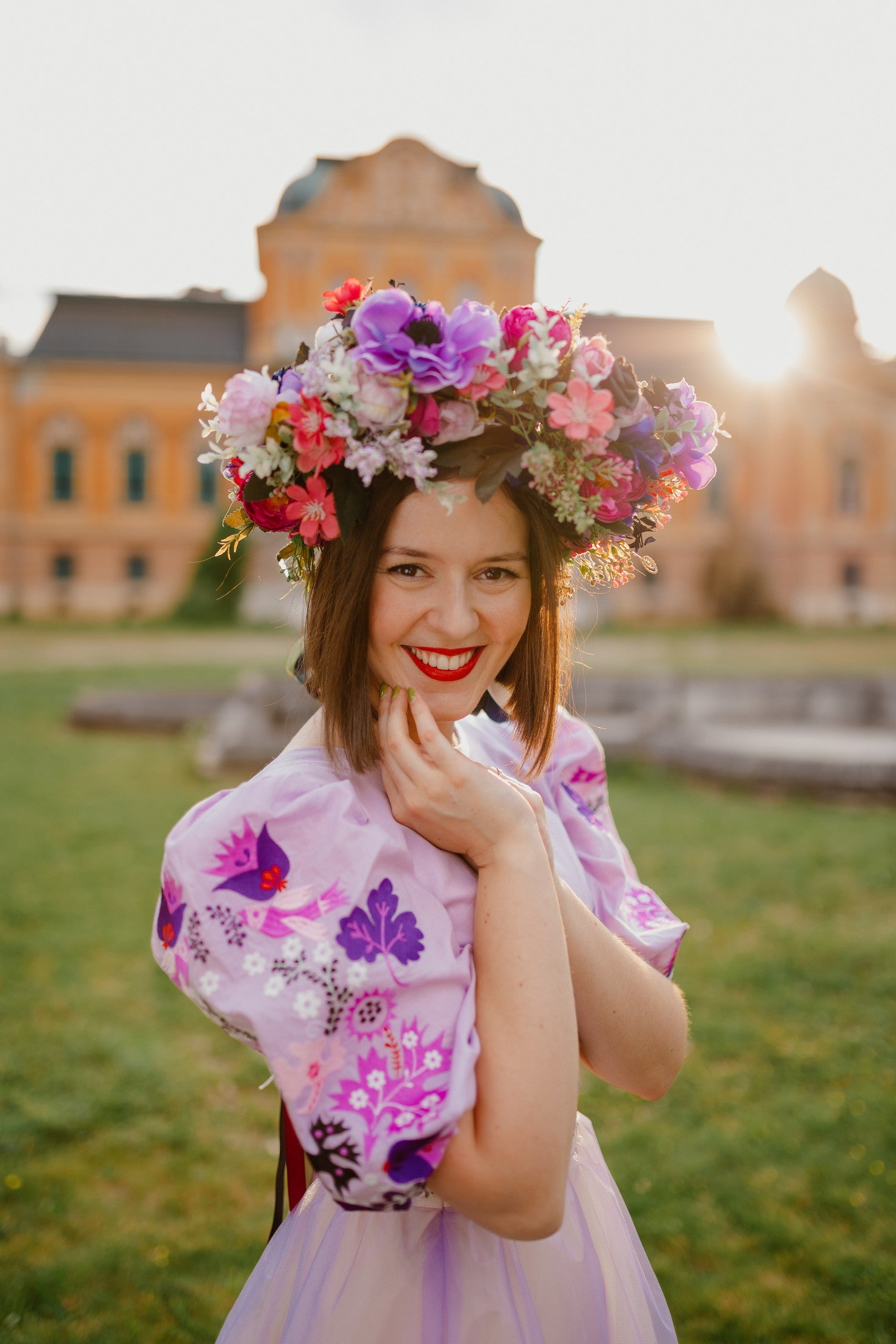 Vyšívaný crop top Sága krásy