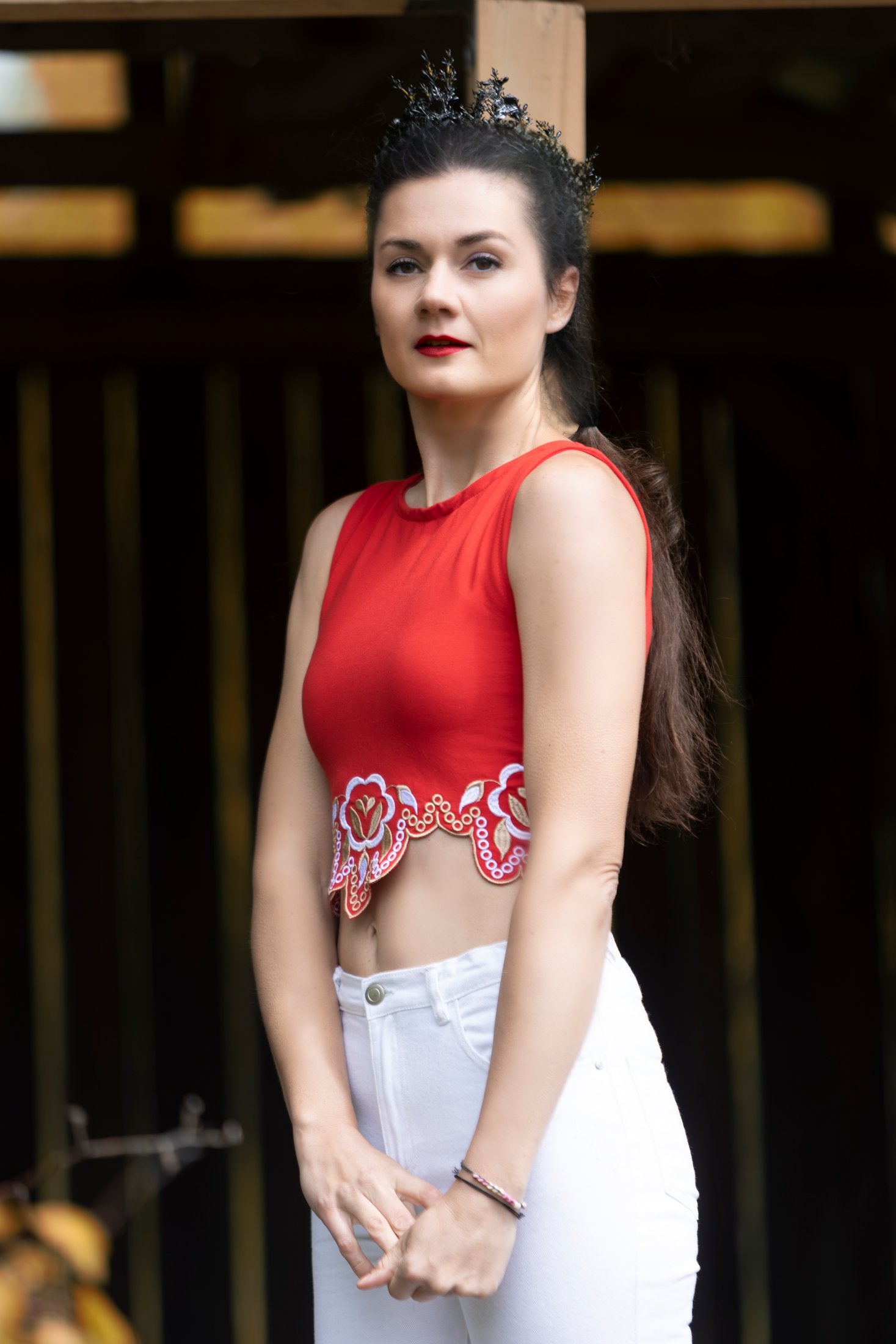 Červený crop top Solčanská