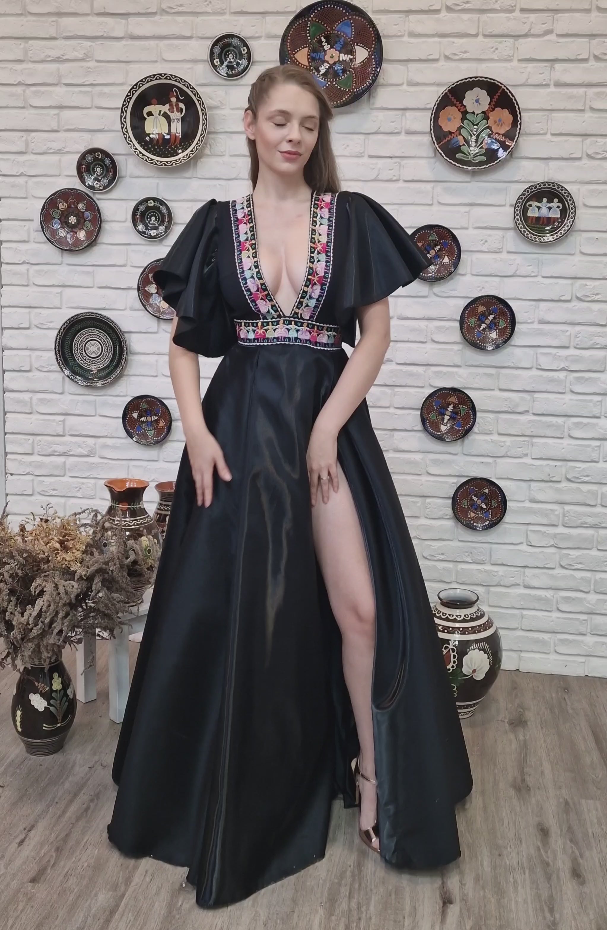 Čierne saténové šaty Pozdišovská karička