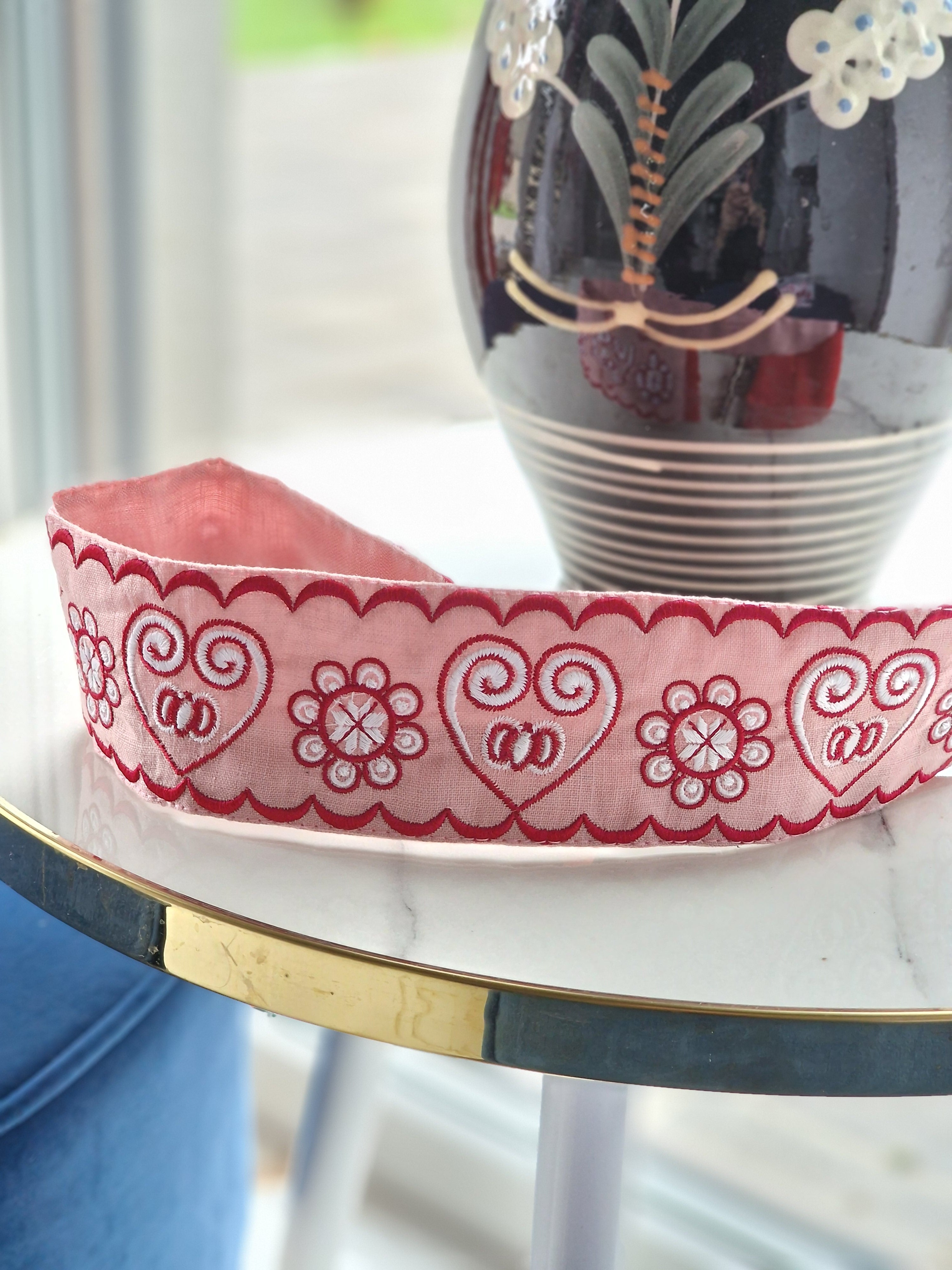 Vyšívaný opasok Srdce z čepca