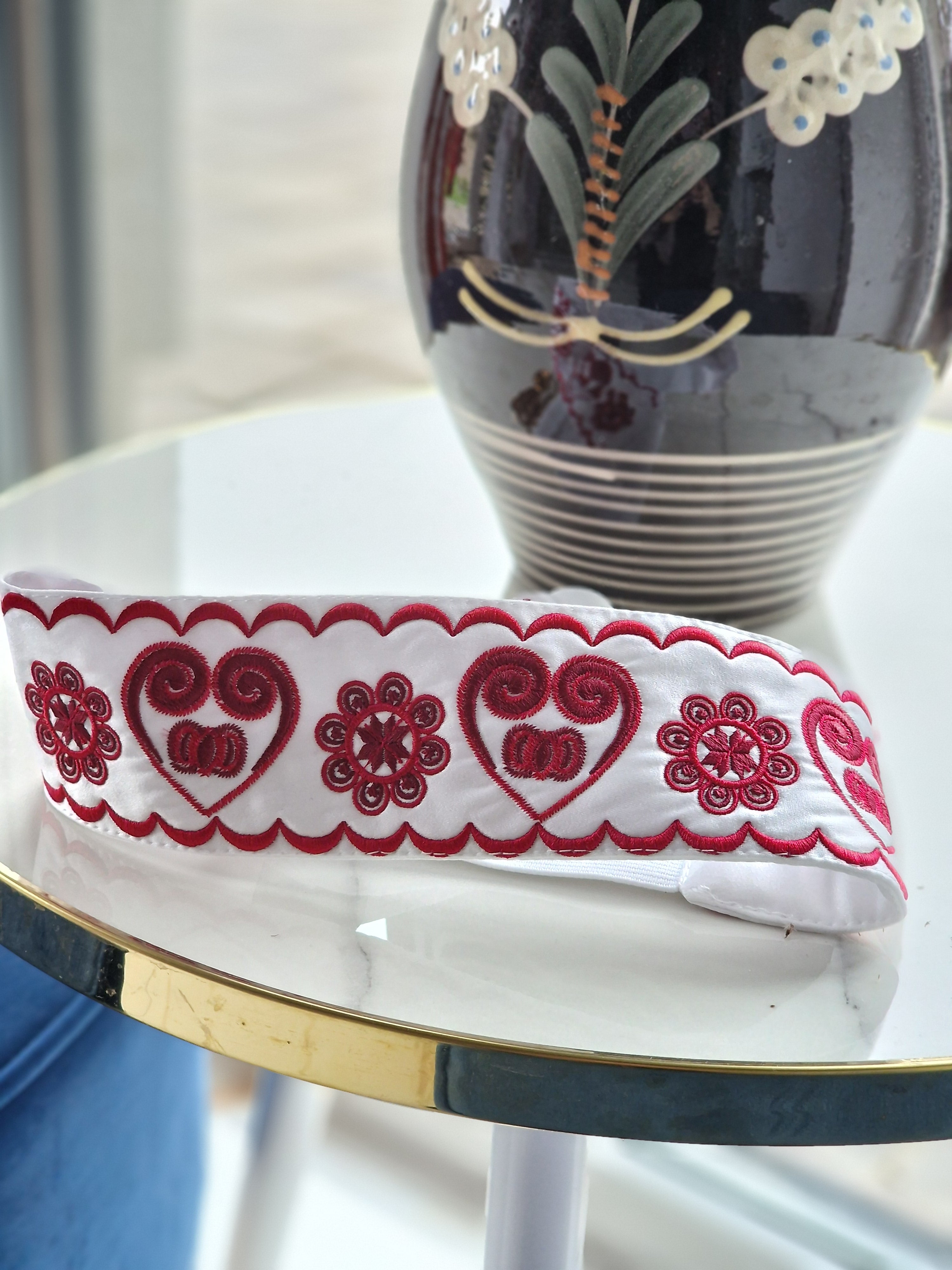 Vyšívaný opasok Srdce z čepca