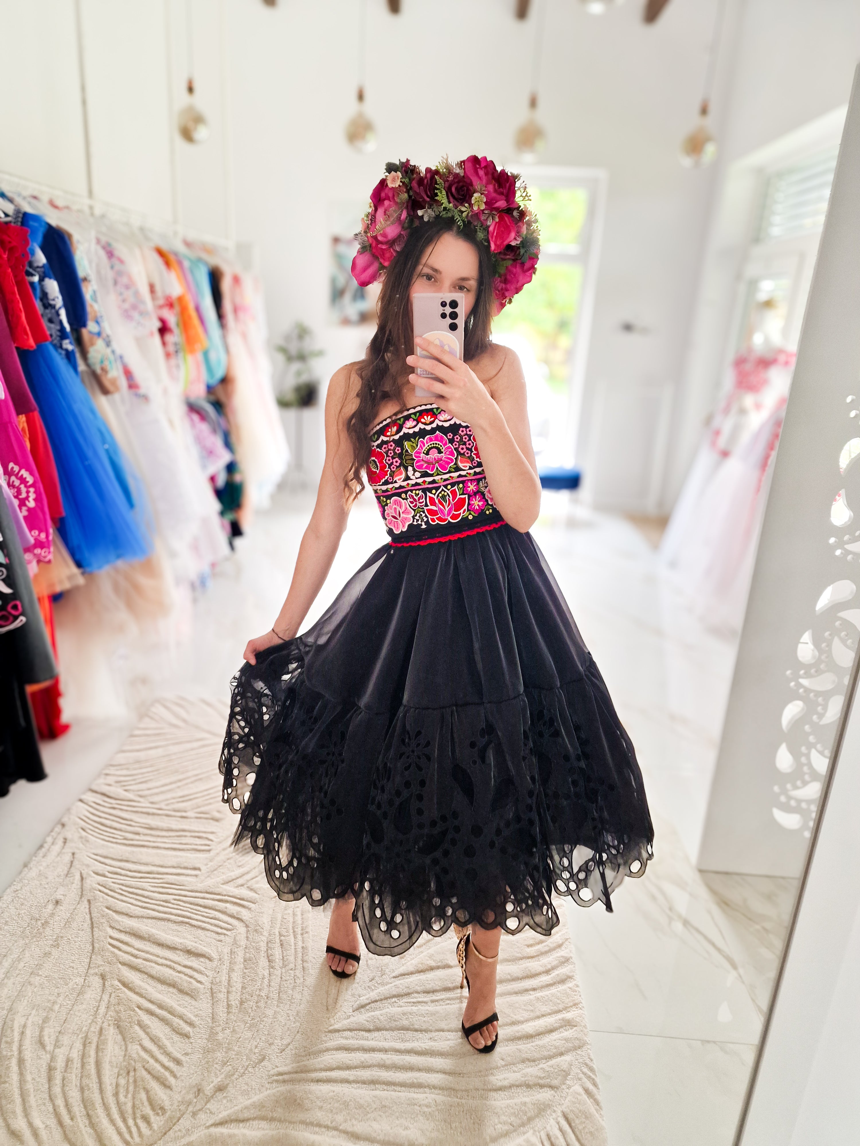 Čierny crop top Hrochoťské opasky