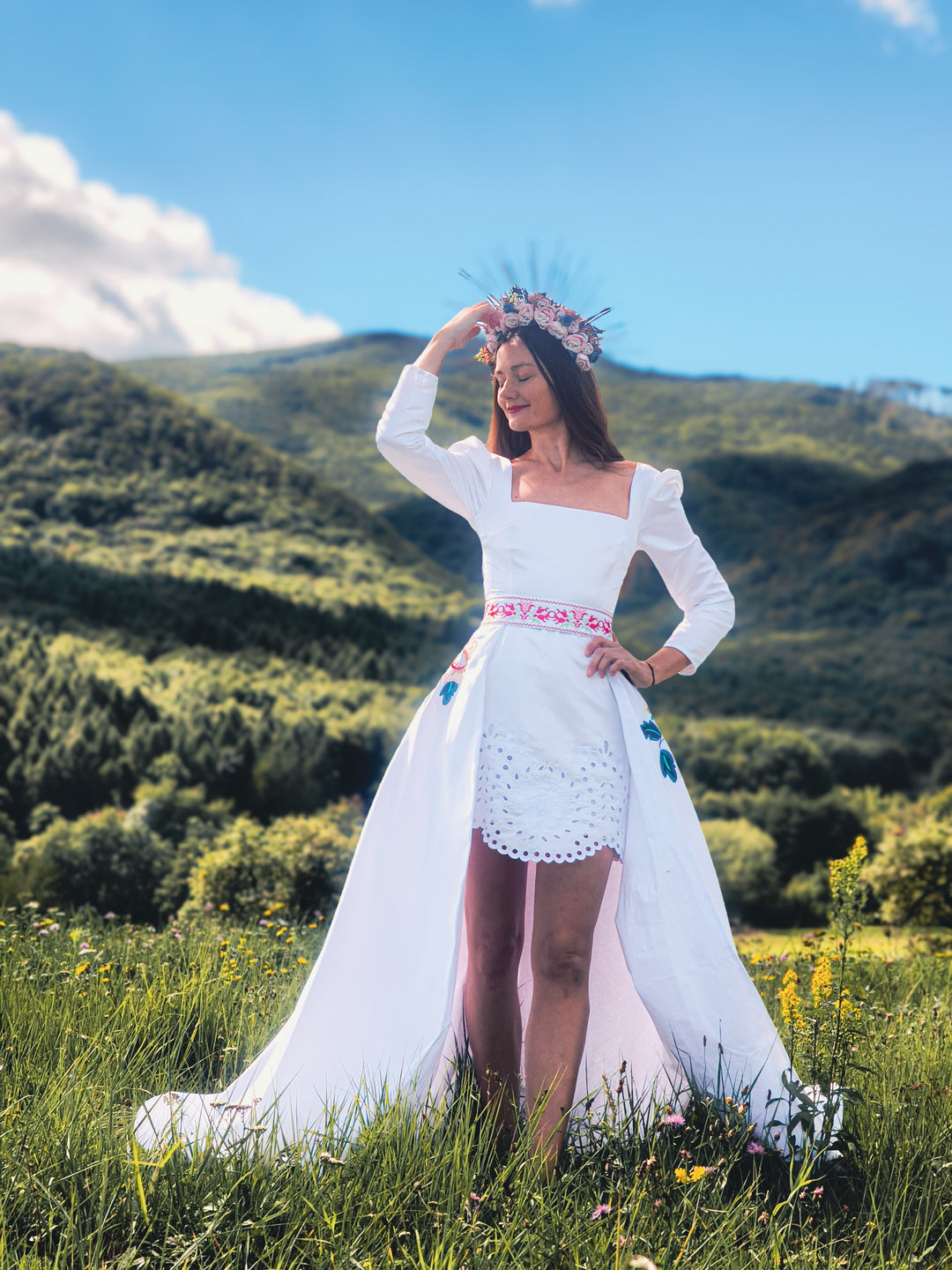 Saténová vlečka Kvety Senohradu